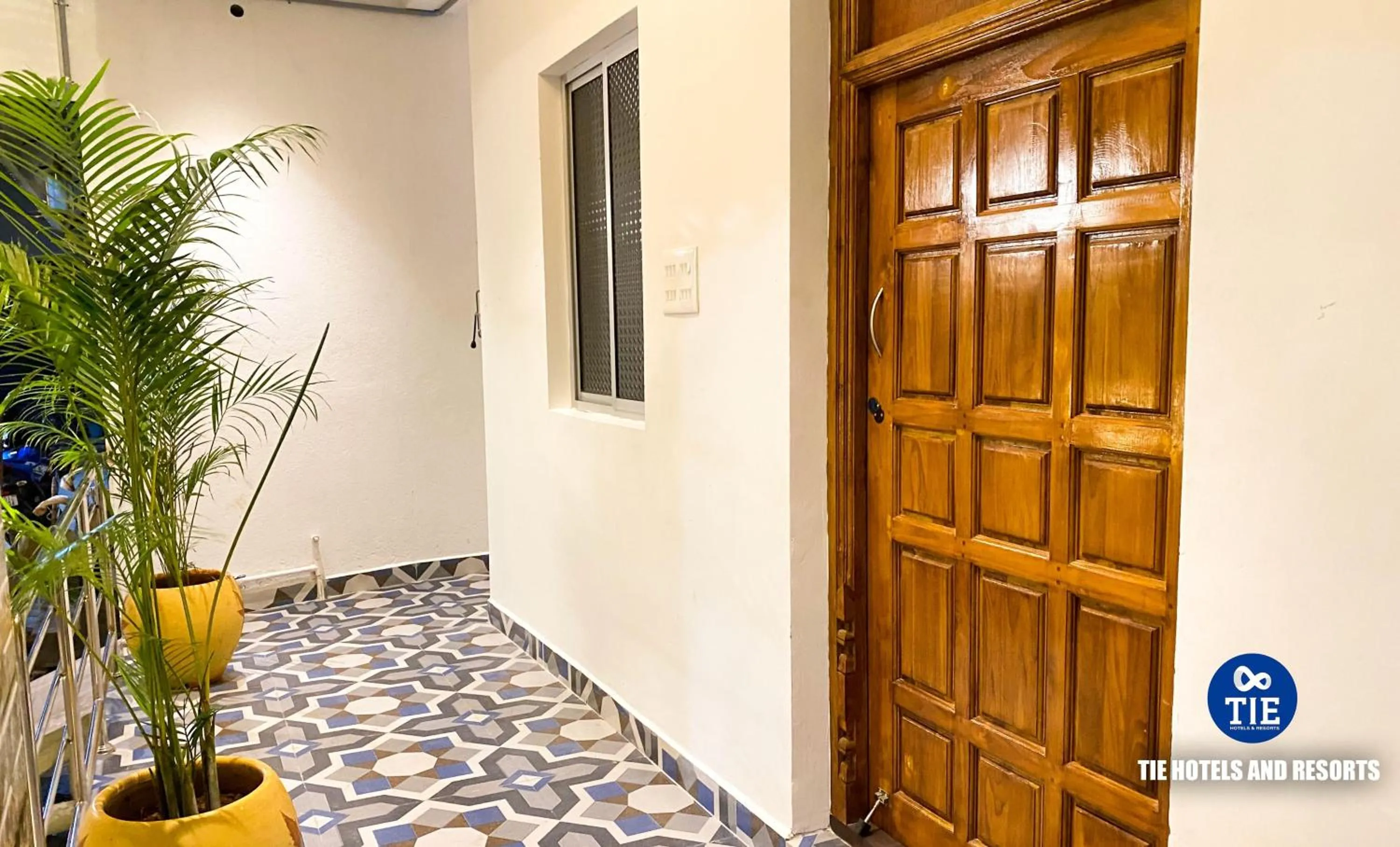 Le Poshe Luxury - TIE