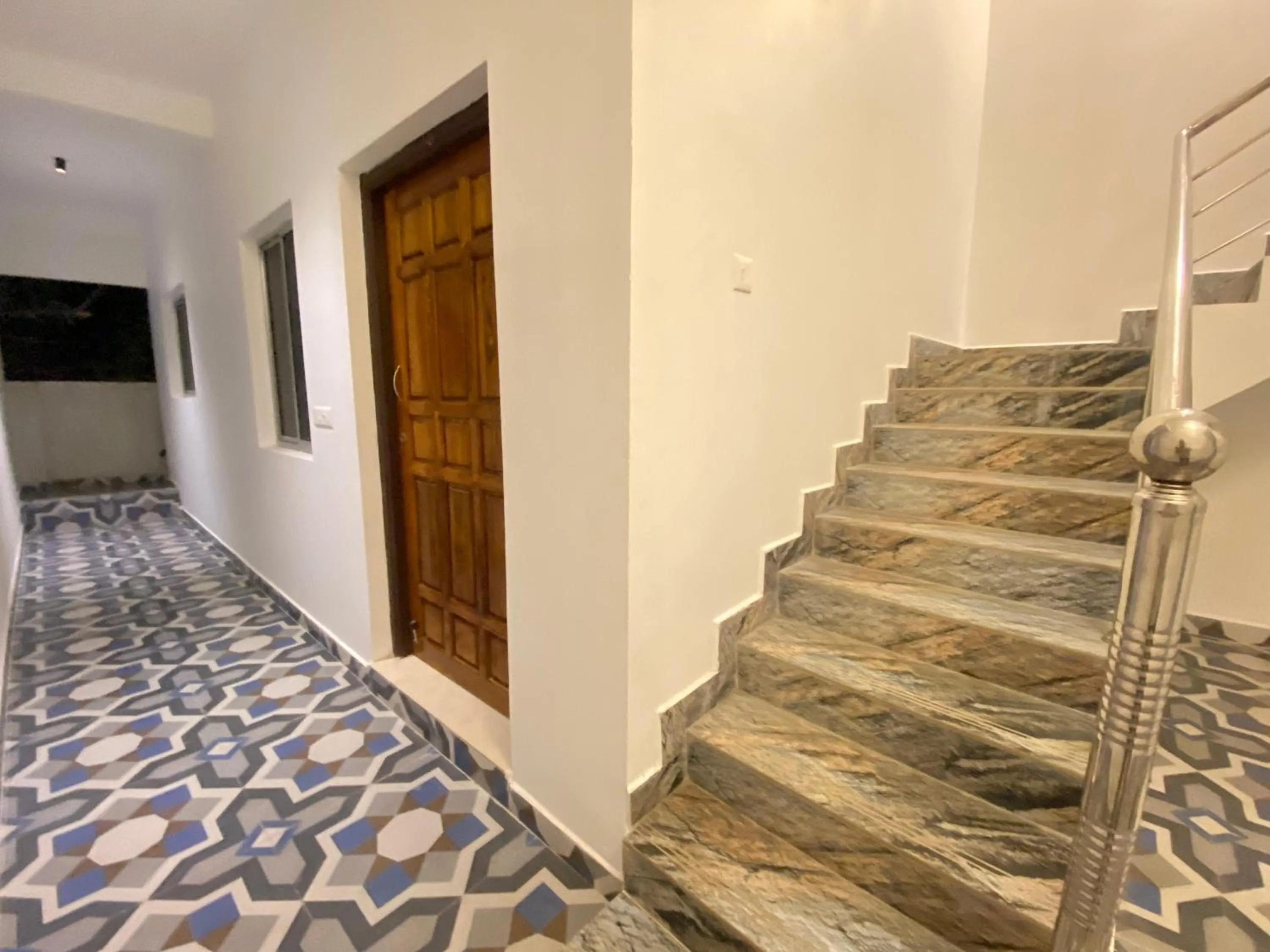 Le Poshe Luxury - TIE