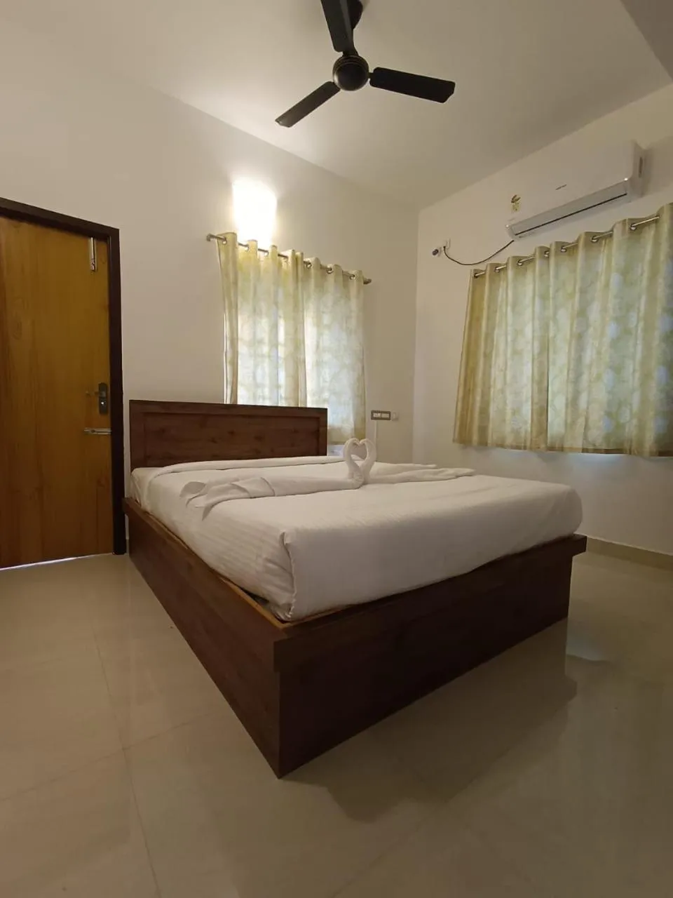 Bed in Le Poshe Luxury - TIE