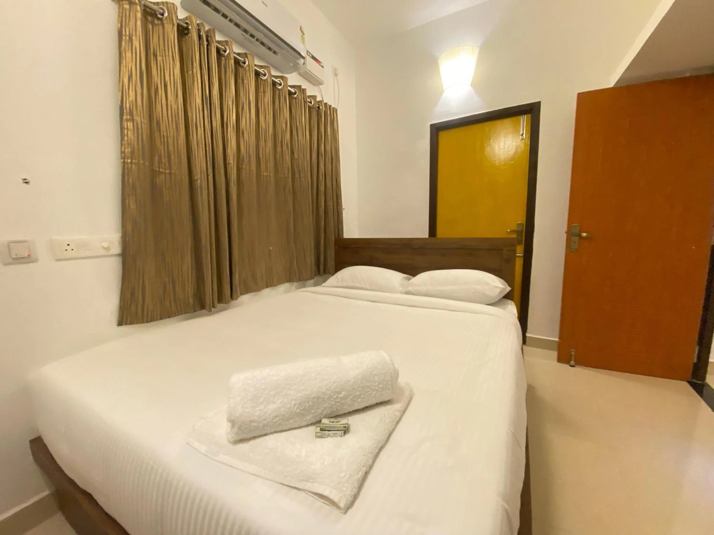 Bed in Le Poshe Luxury - TIE