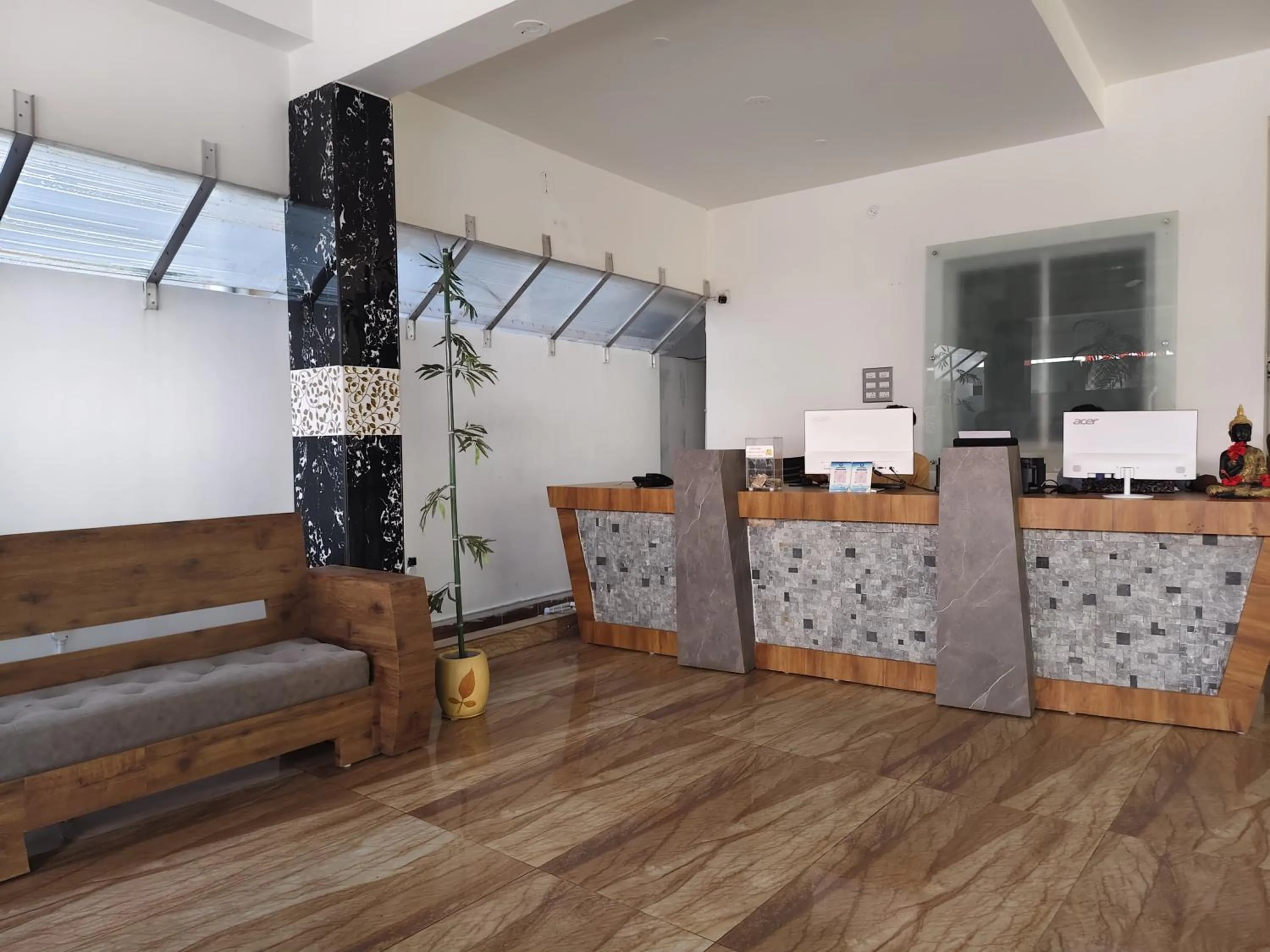 Le Poshe Luxury - TIE