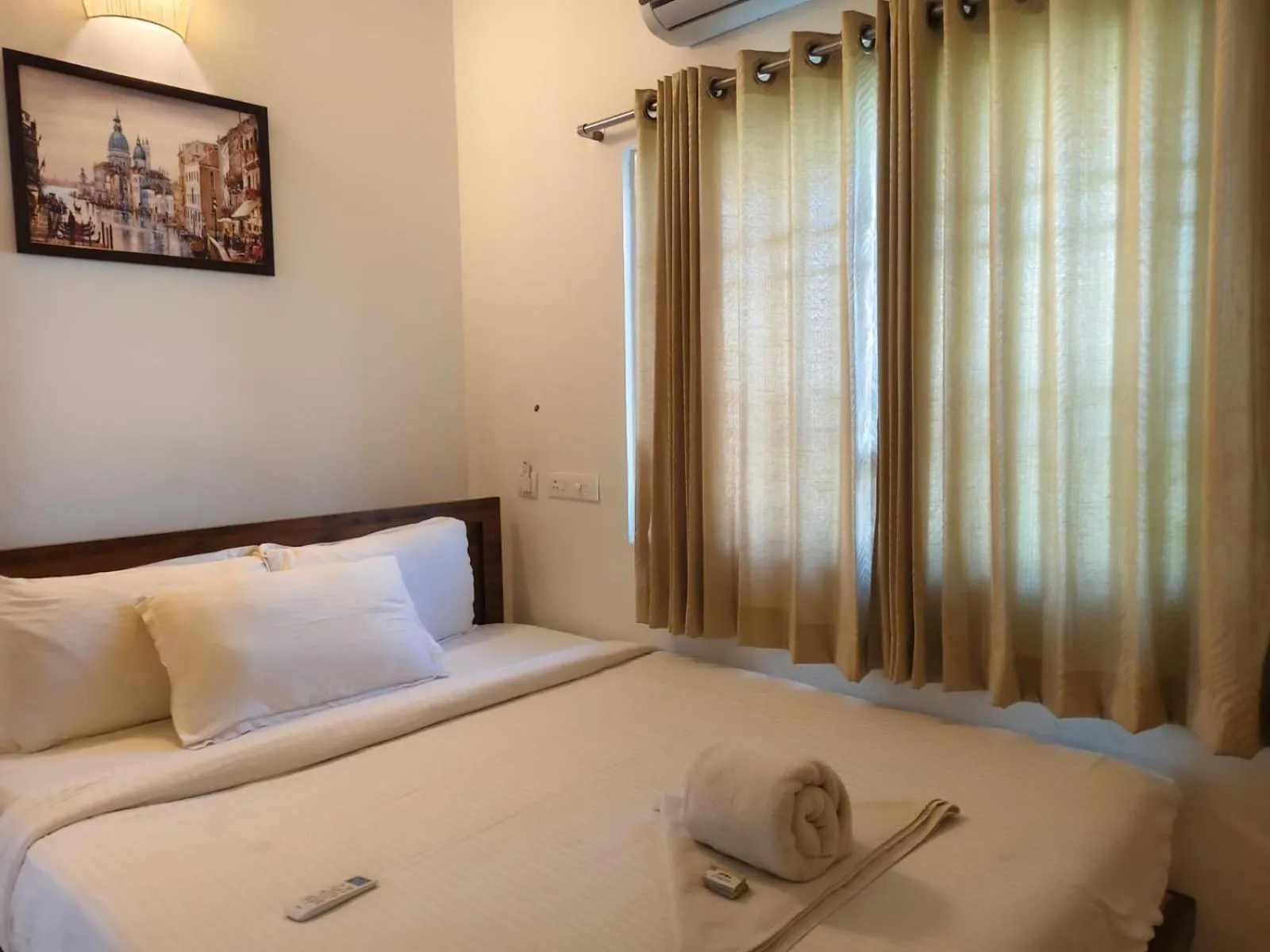 Bed in Le Poshe Luxury - TIE