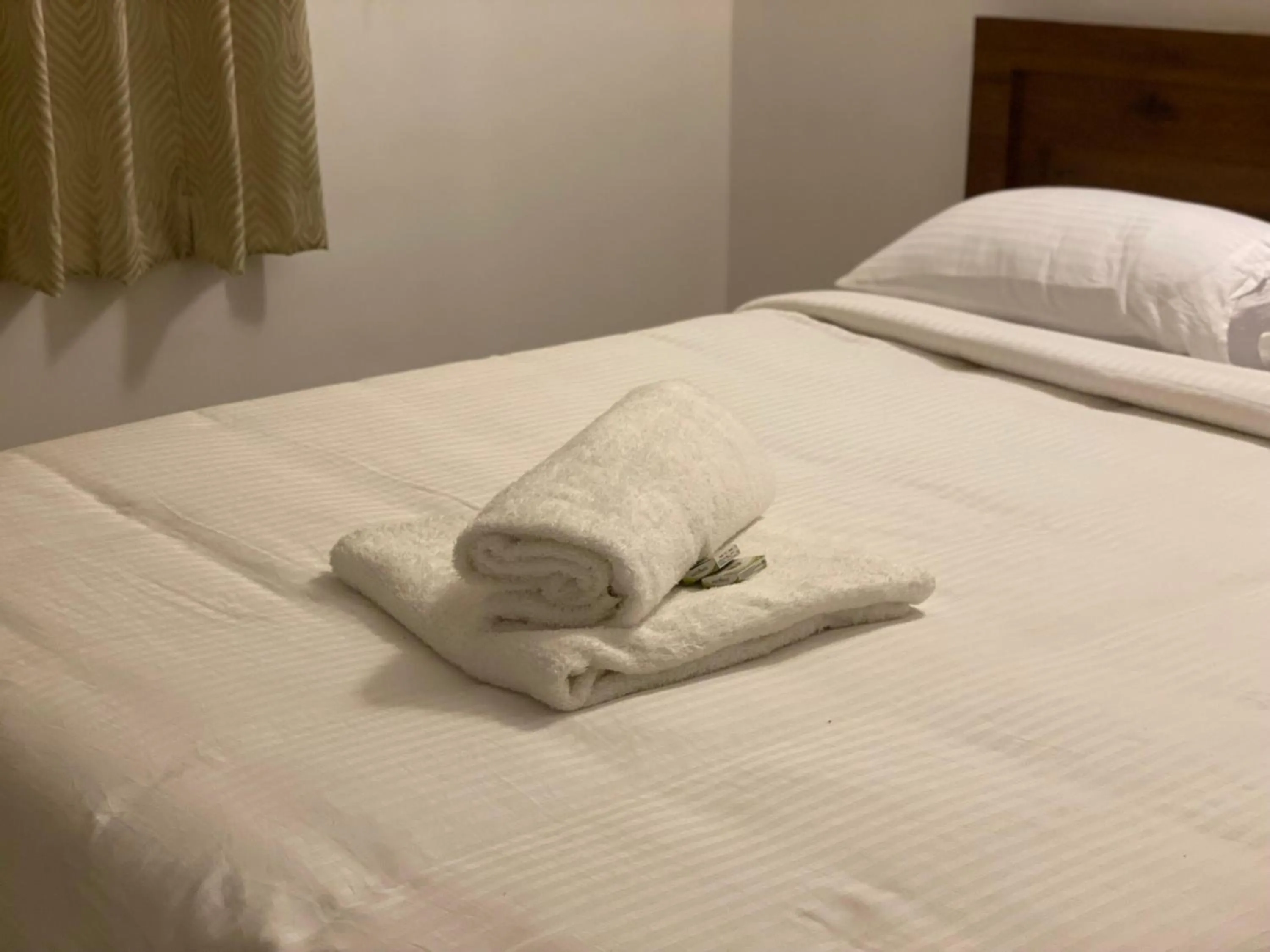 Photo of the whole room, Bed in Le Poshe Luxury - TIE