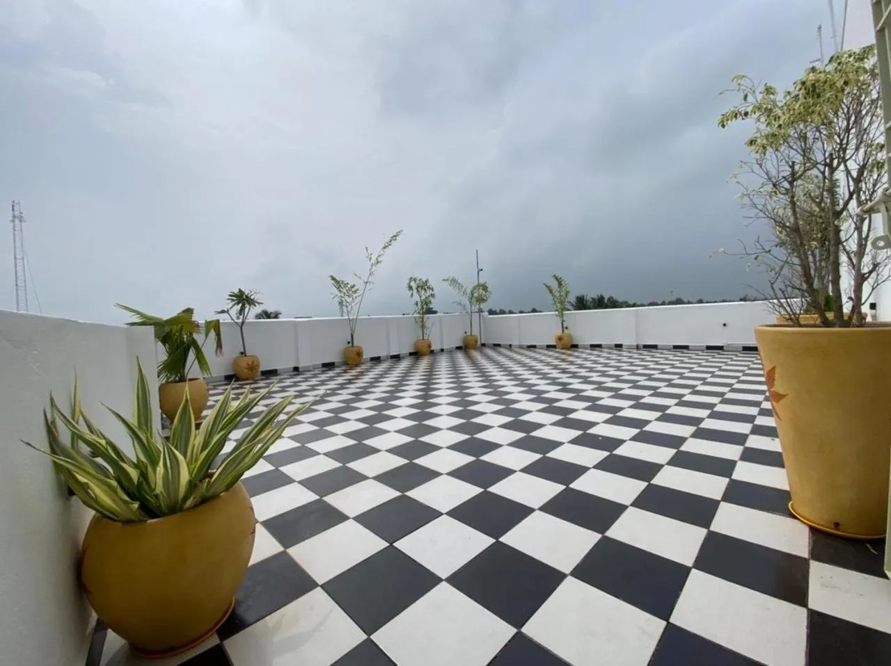 Day in Le Poshe Luxury - TIE