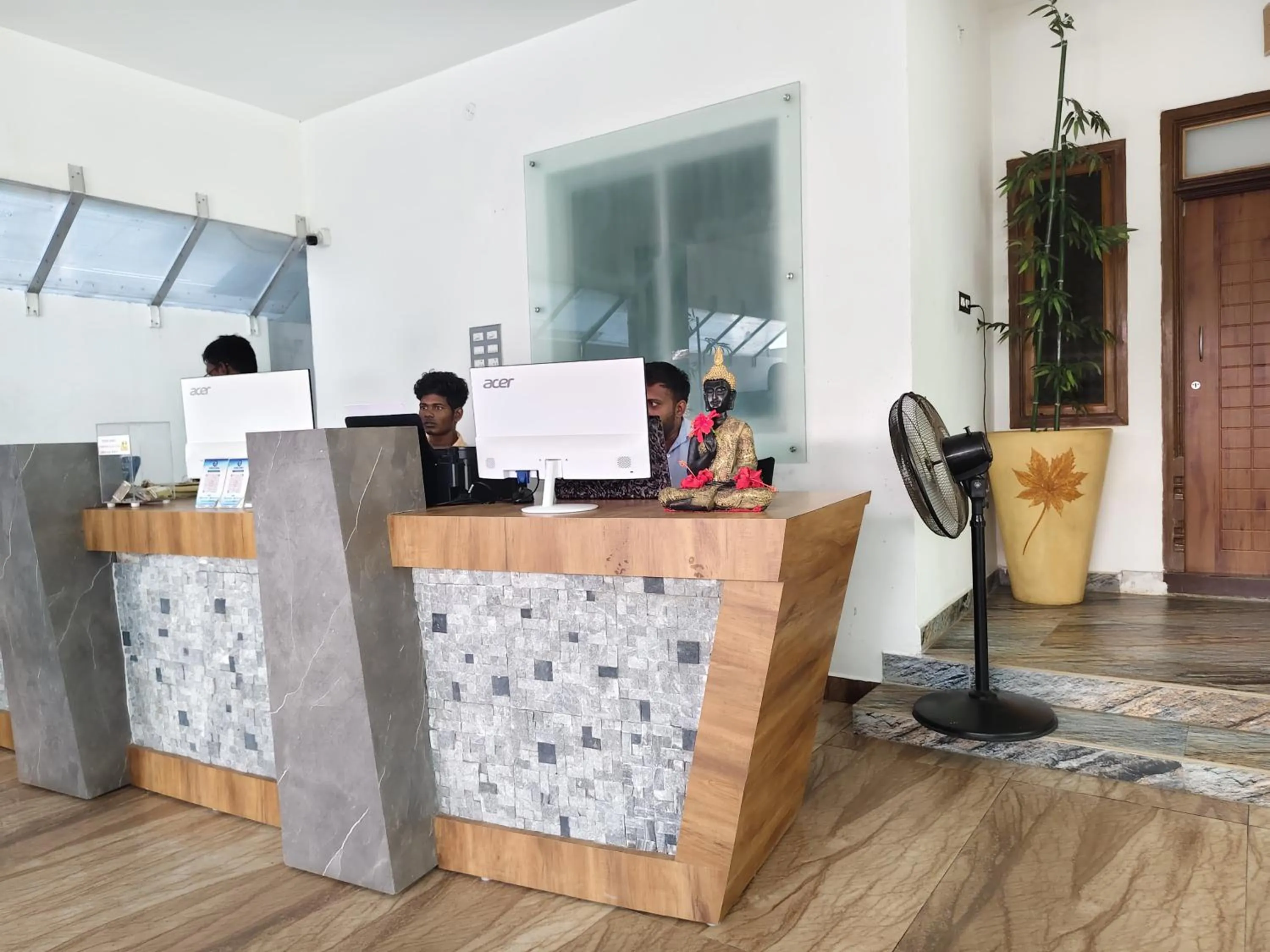 Le Poshe Luxury - TIE