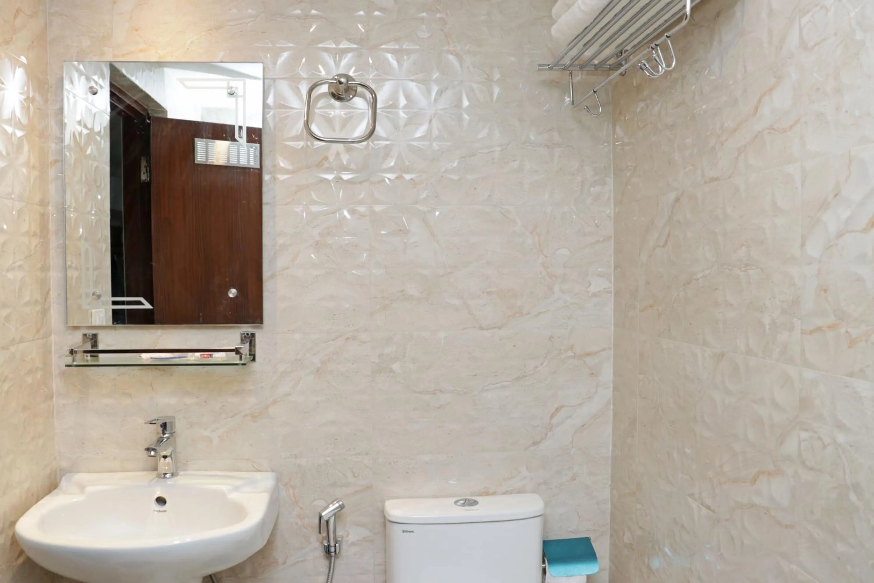 Shower in Hotel Dipjyoti