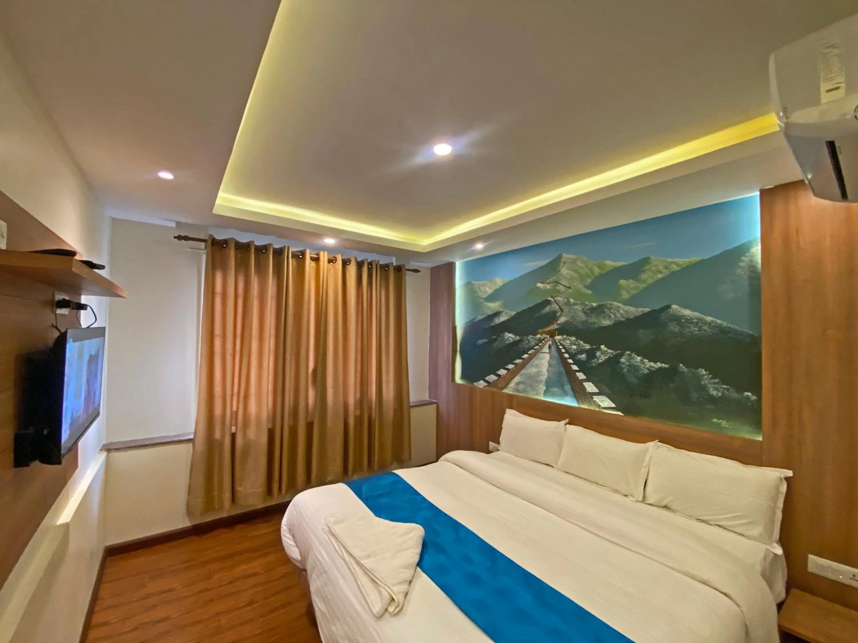 Communal lounge/ TV room in Hotel Dipjyoti