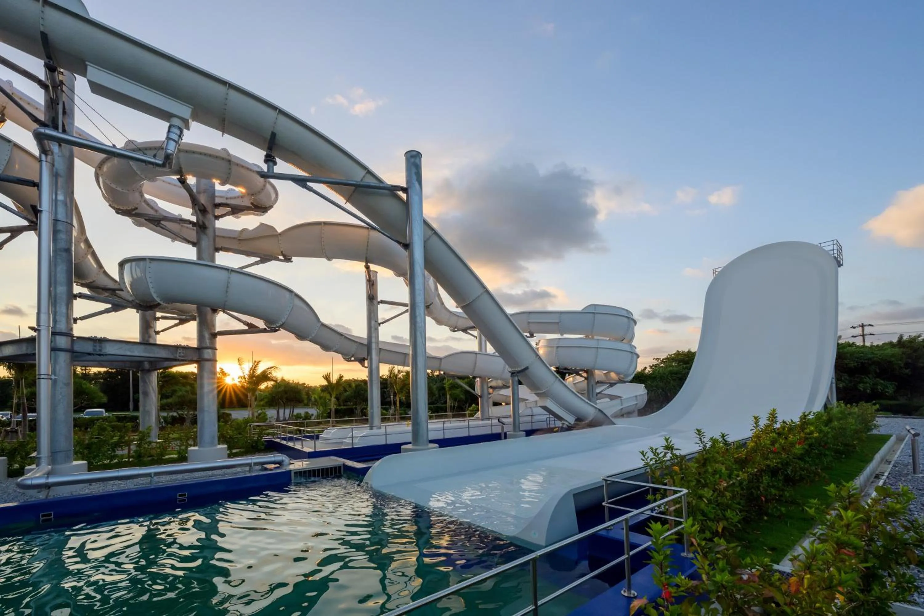 Swimming pool in Grand Mercure Okinawa Cape Zanpa Resort