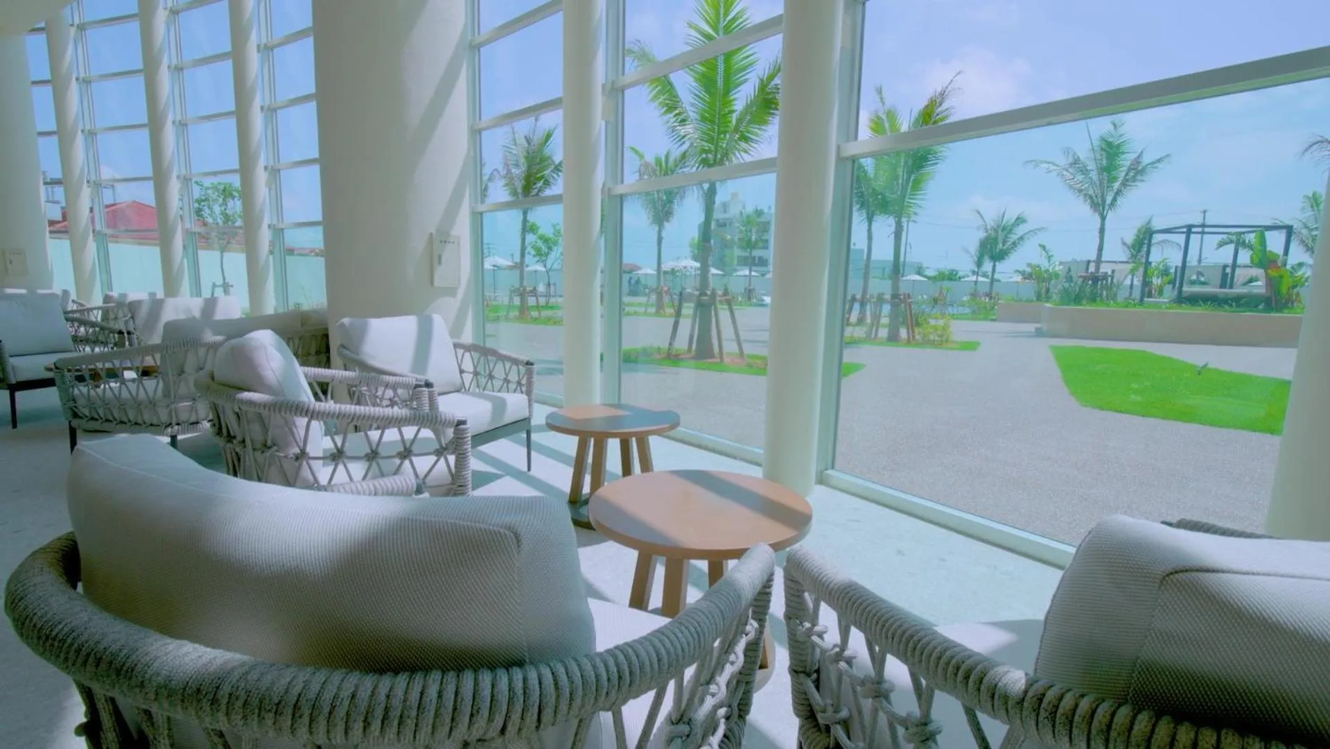 Lounge or bar in Okinawa Zanpamisaki Royal Hotel