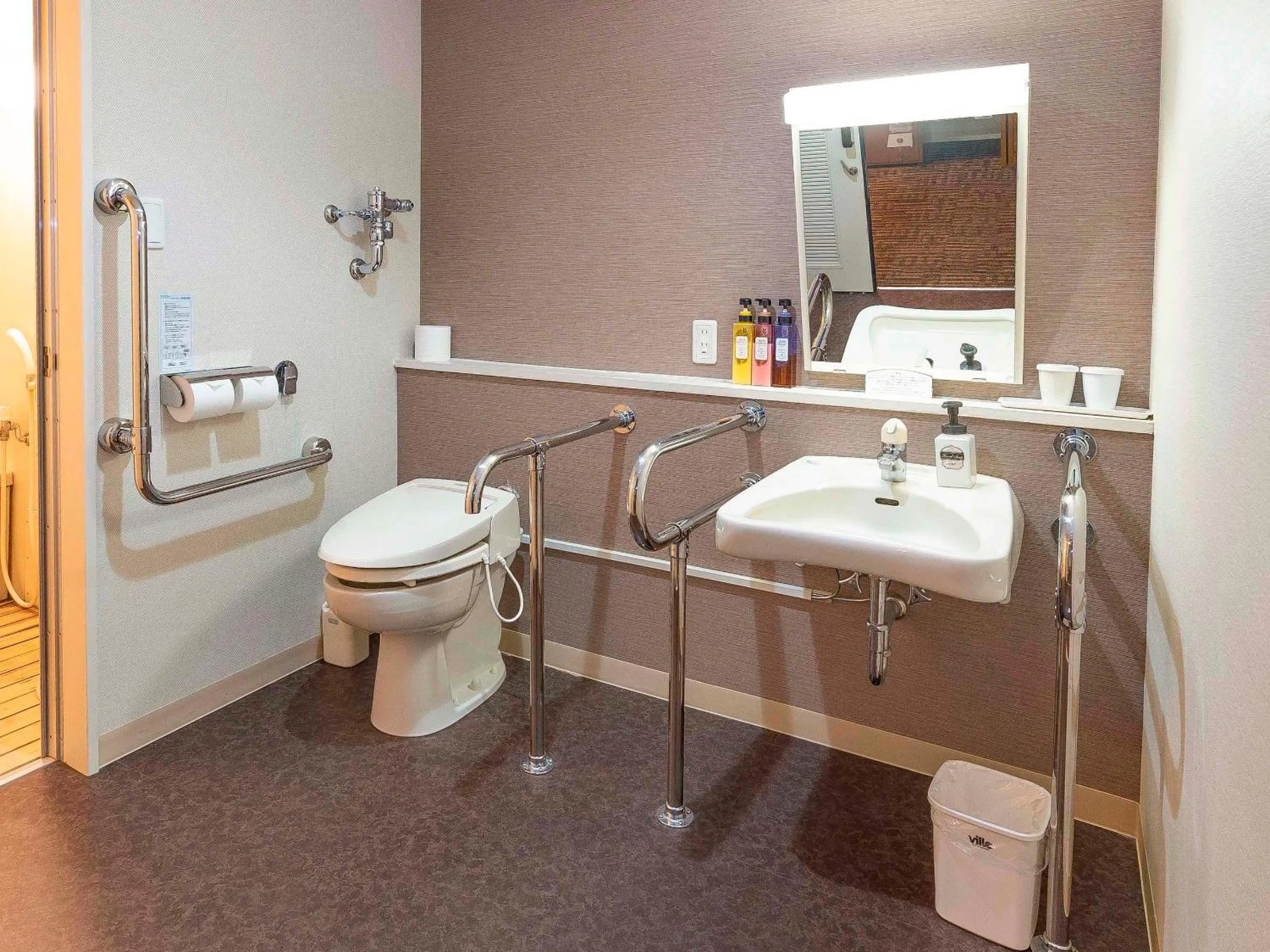 Toilet in Grand Mercure Yatsugatake Resort & Spa