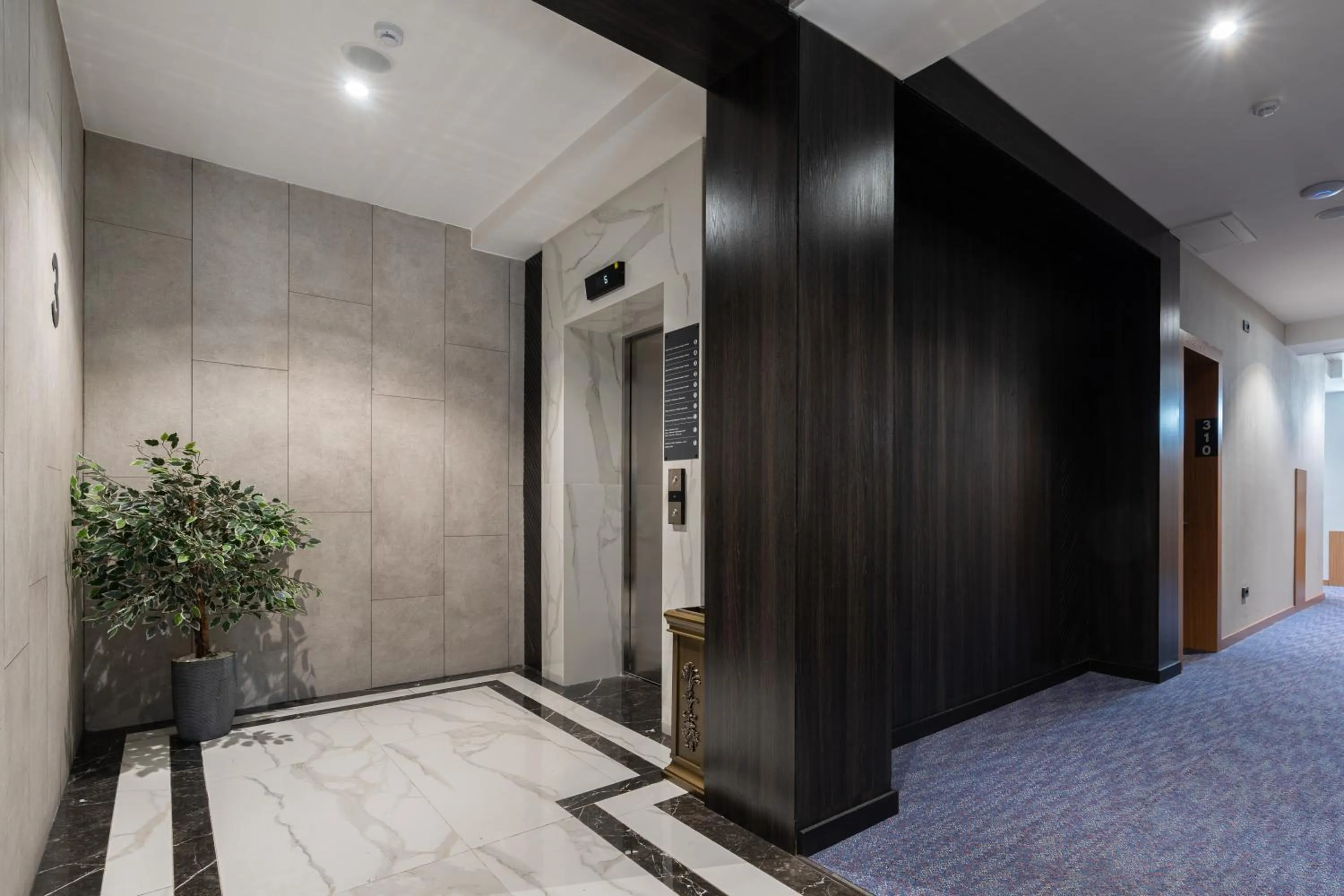 elevator in StayInn City Center