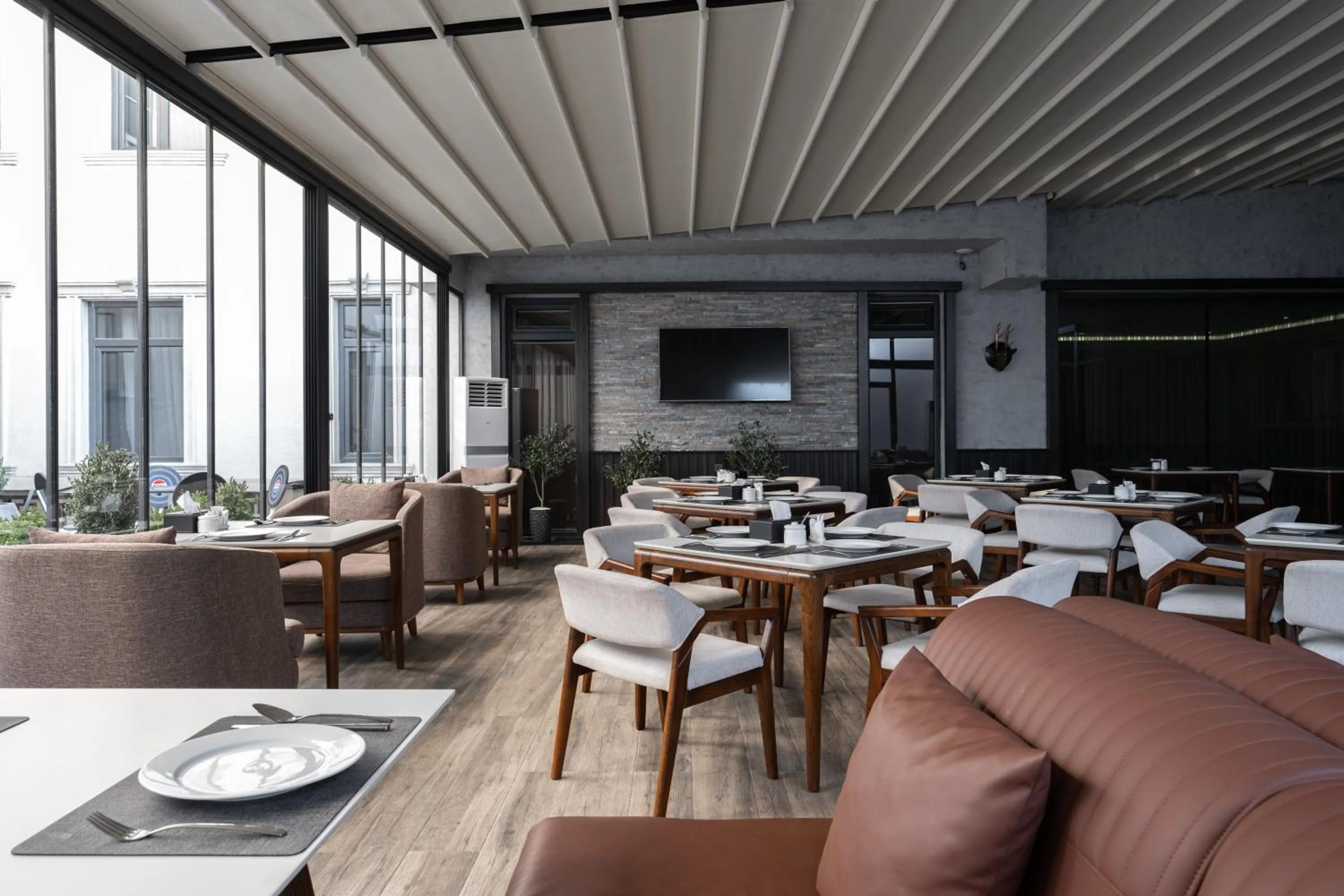 Restaurant/places to eat in StayInn City Center