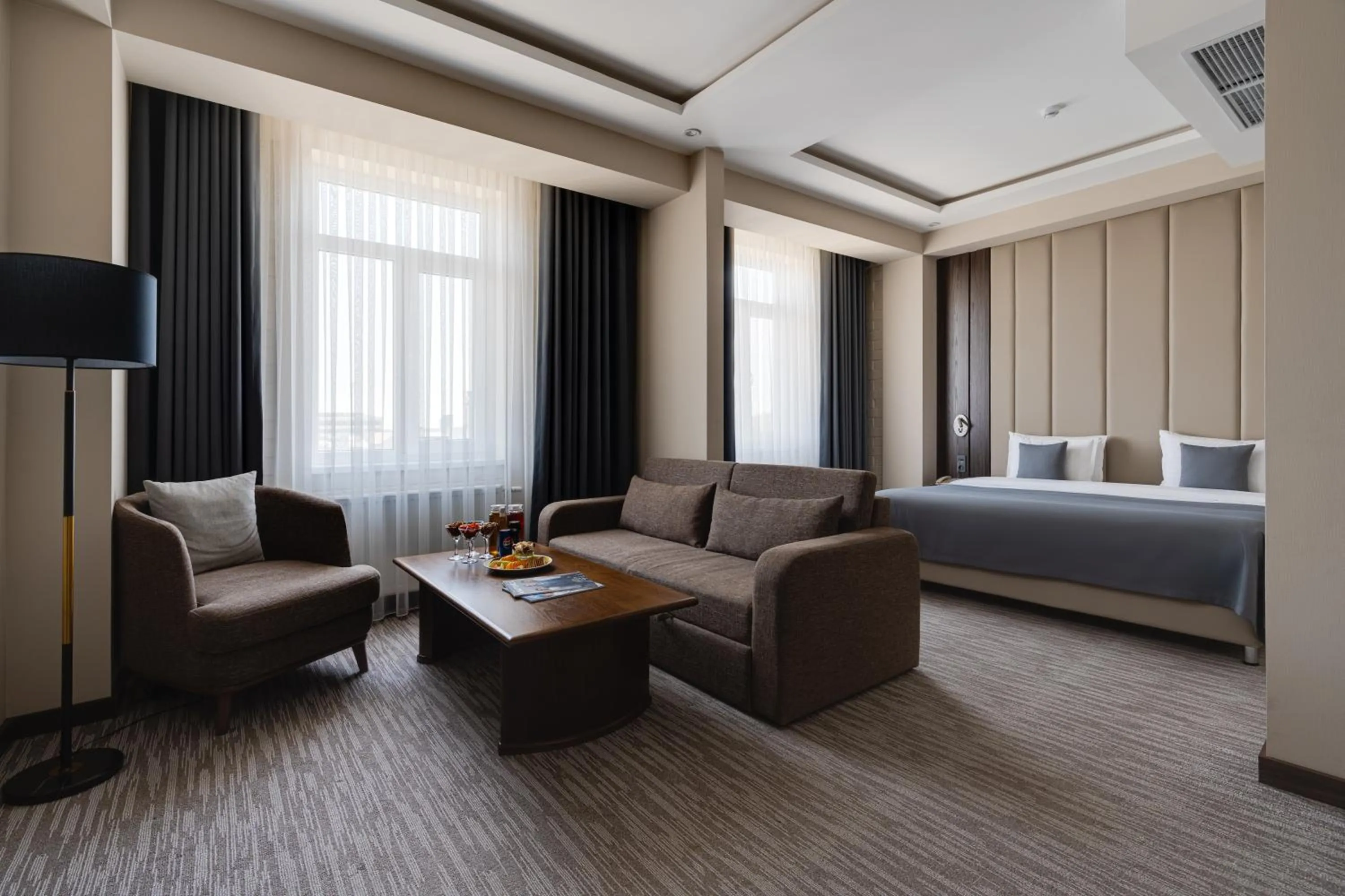 Photo of the whole room, Bed in StayInn City Center