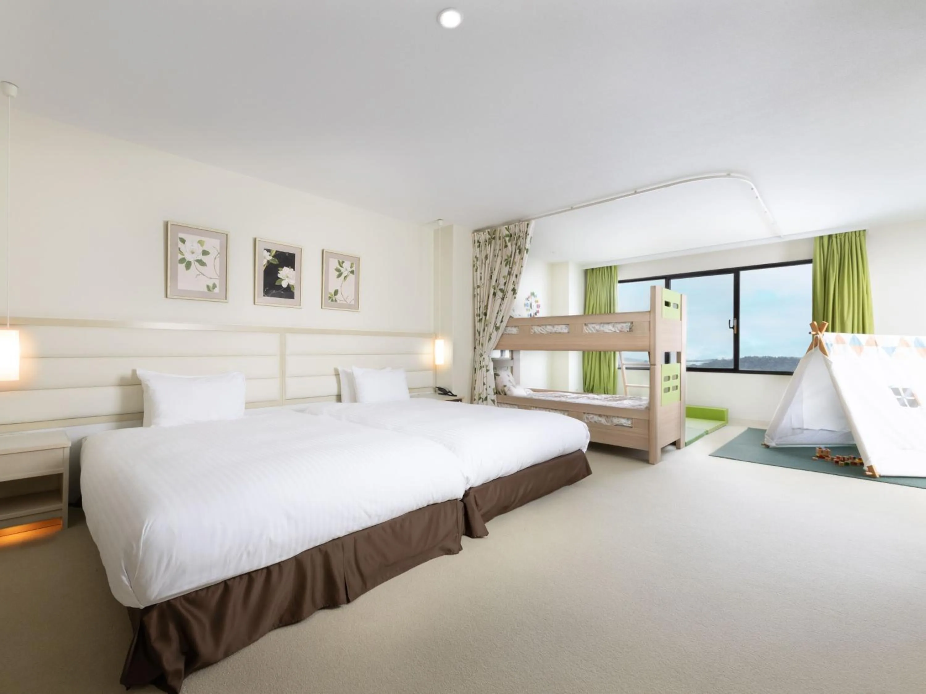 Bed in Mercure Tottori Daisen Resort & Spa