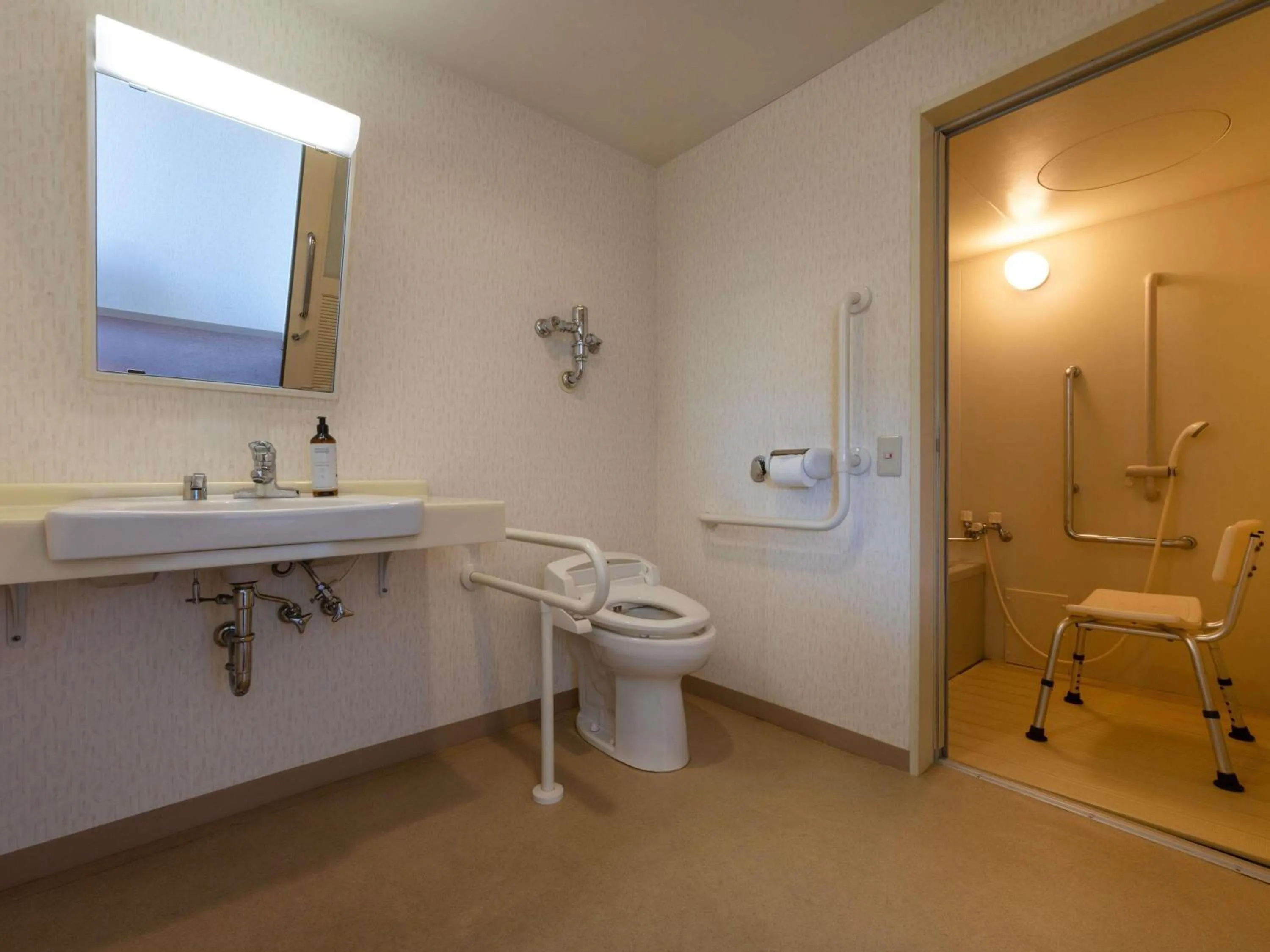 Bedroom in Mercure Wakayama Kushimoto Resort & Spa