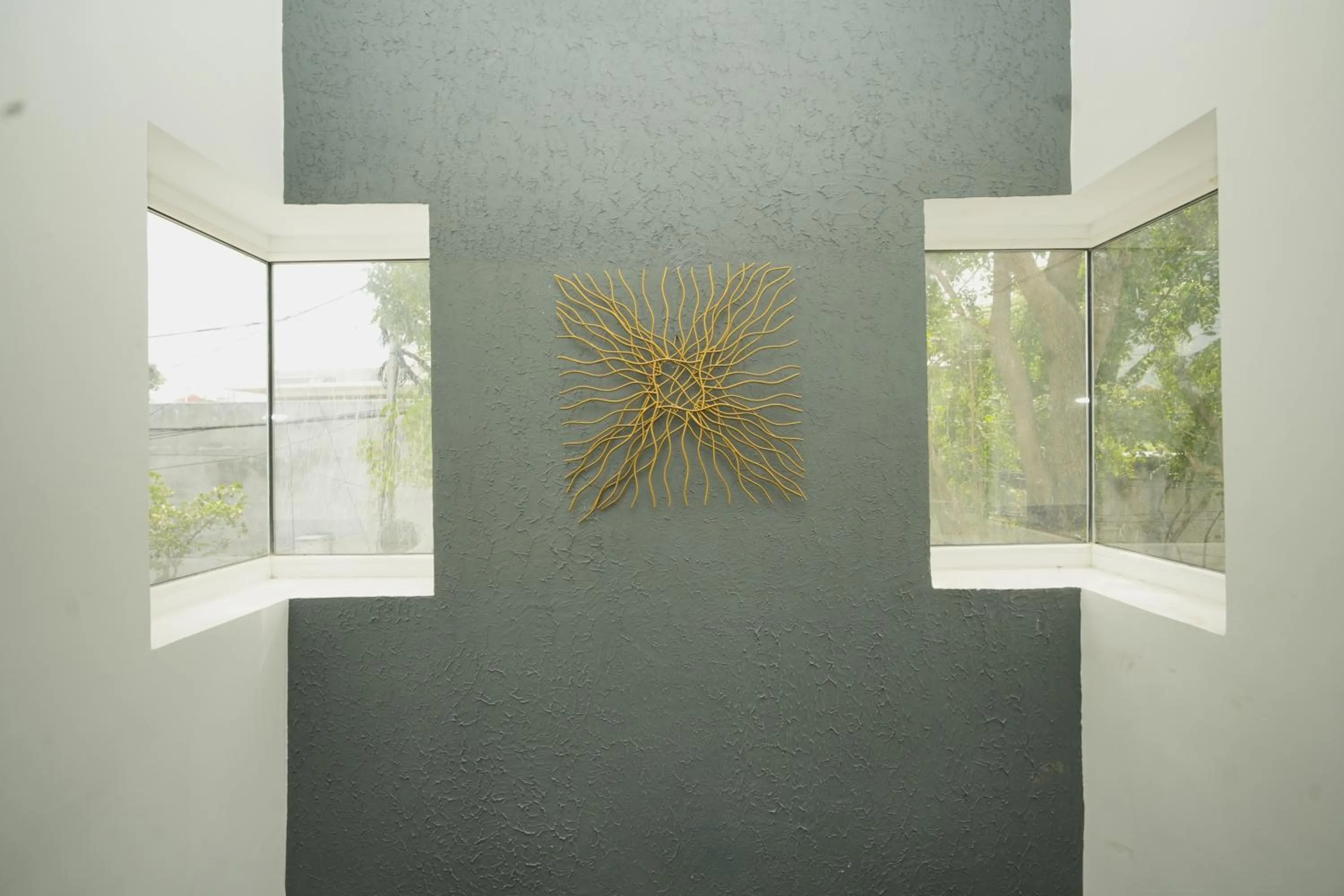 Facade/entrance in Bay Breeze Suites