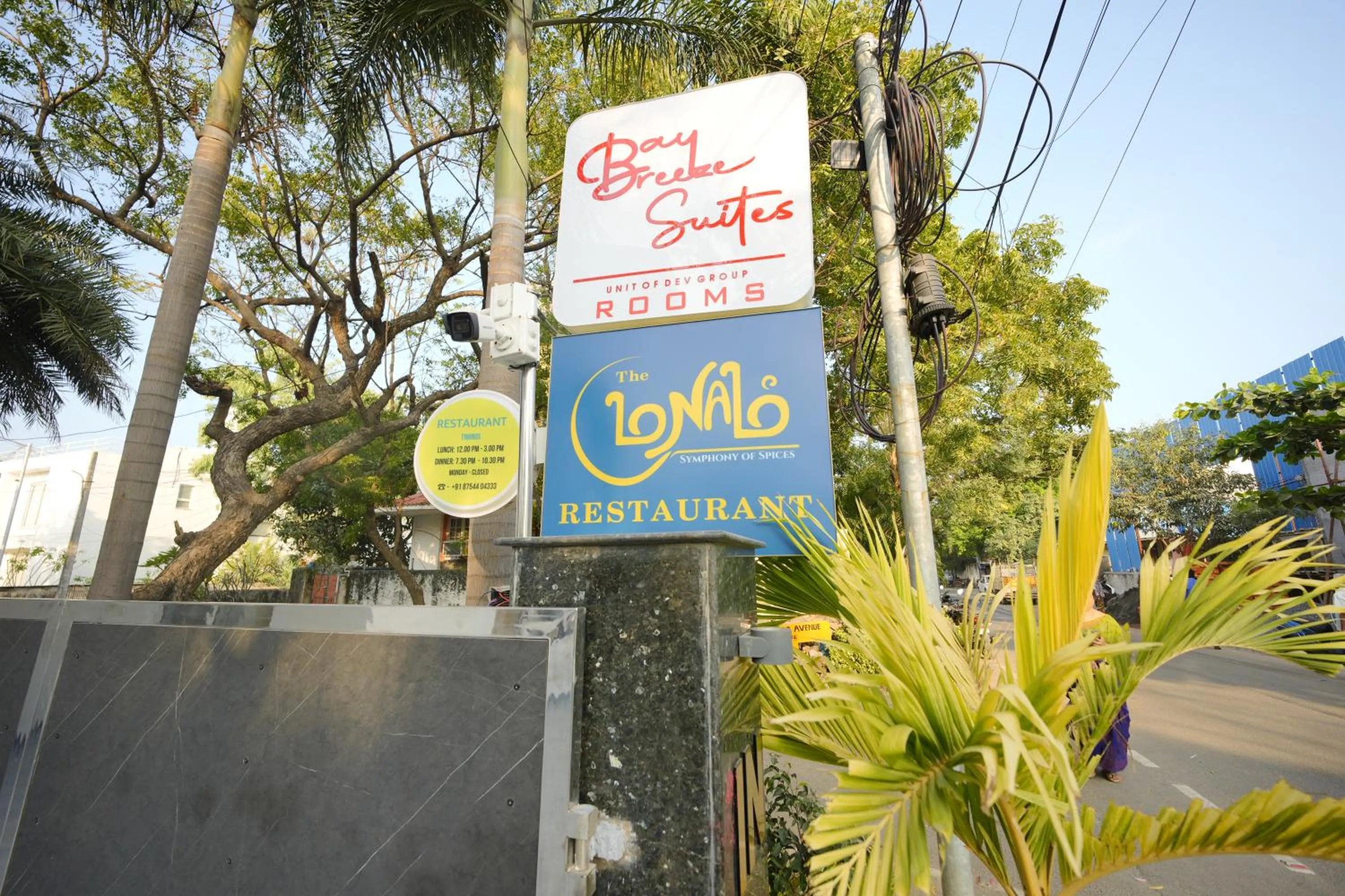 Facade/entrance in Bay Breeze Suites