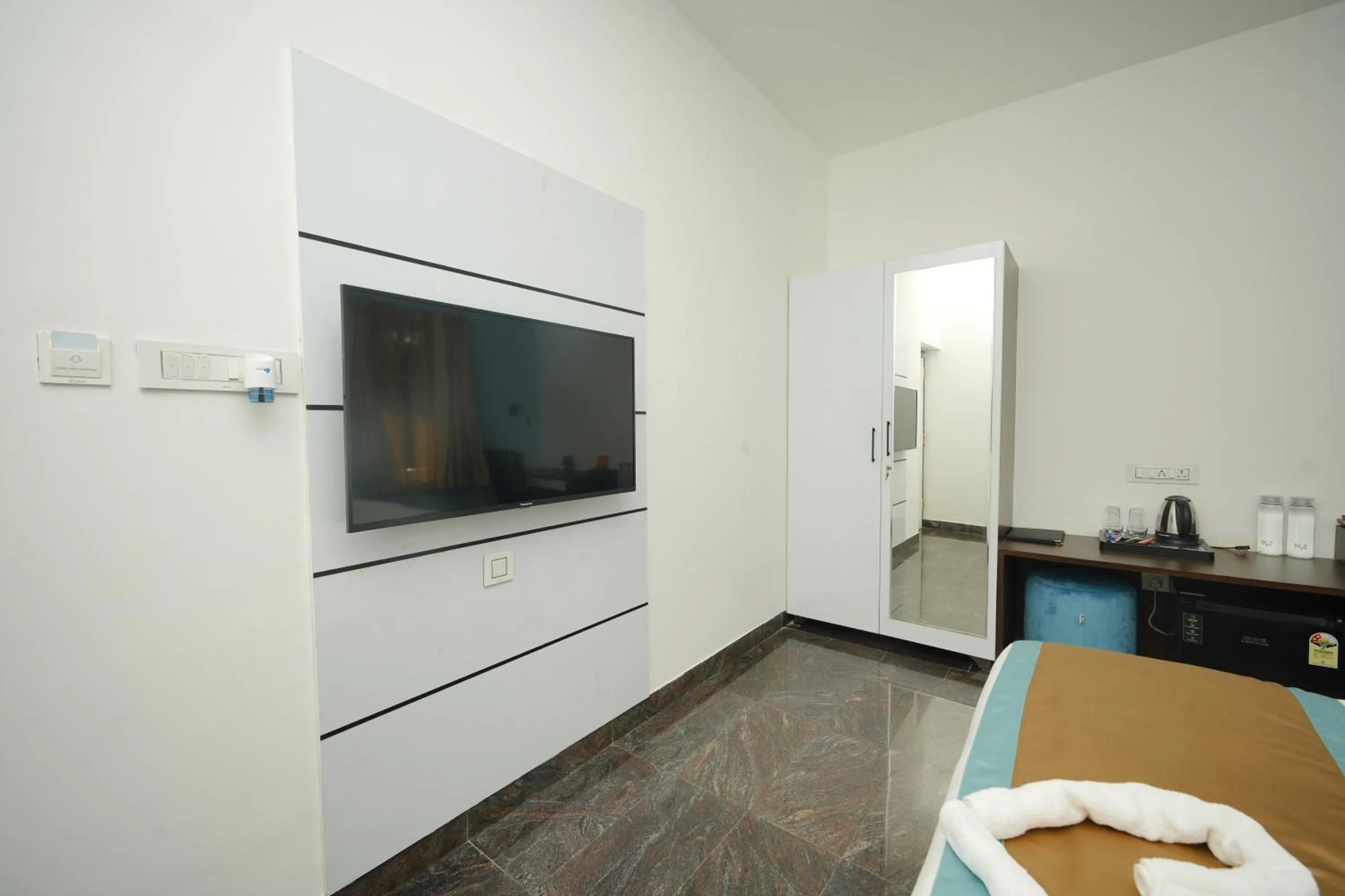 TV and multimedia in Bay Breeze Suites