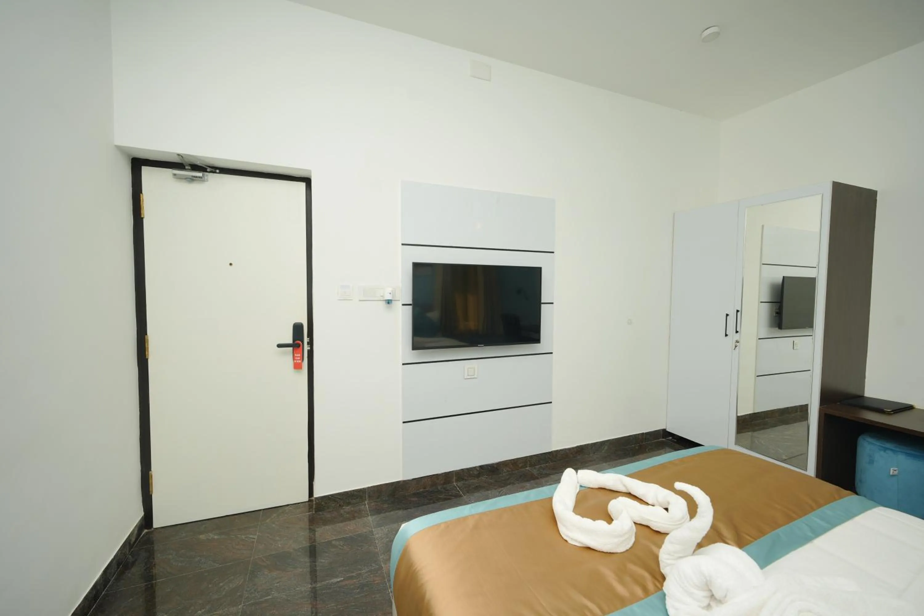 TV and multimedia, Bed in Bay Breeze Suites