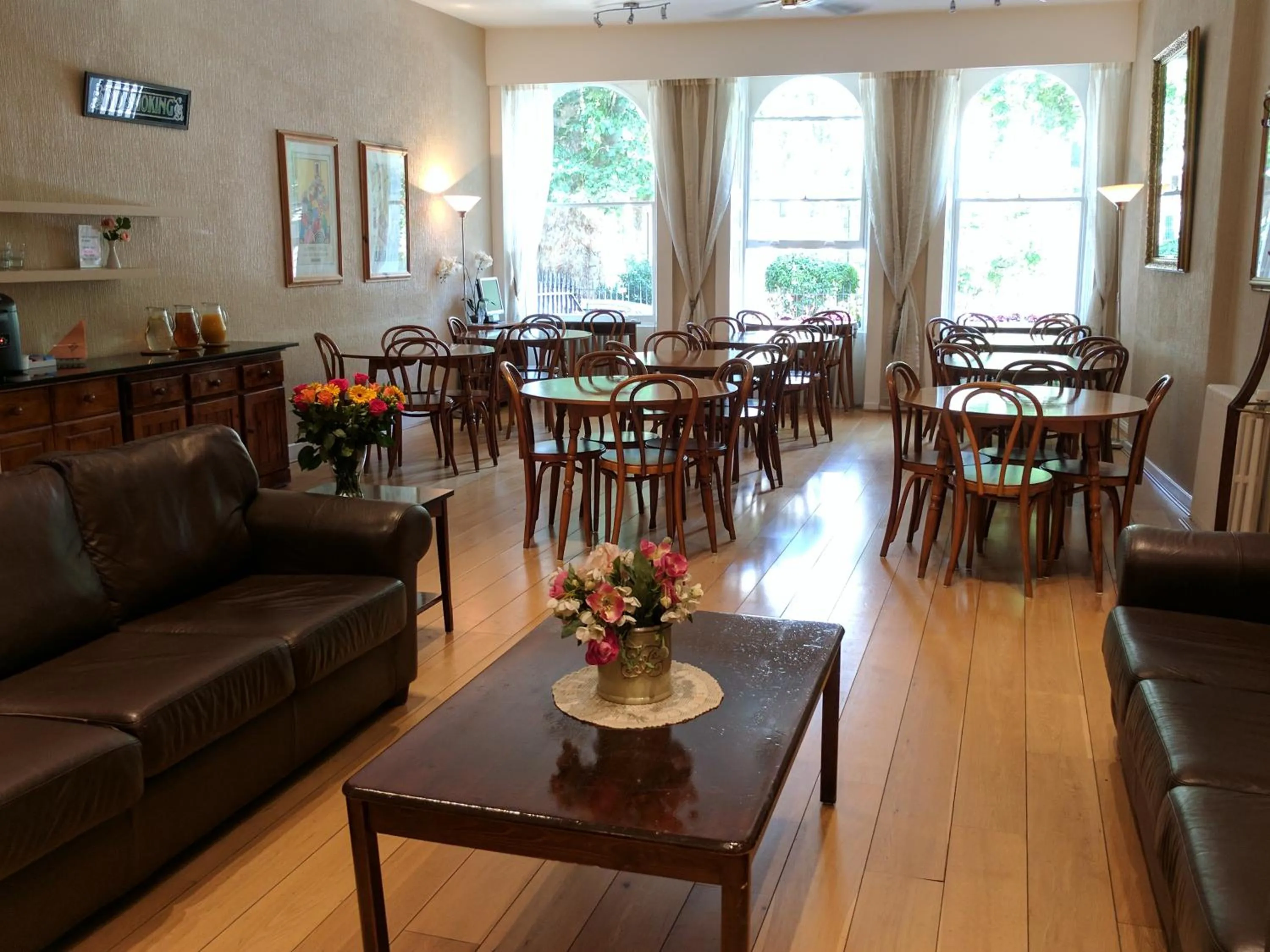 Restaurant/places to eat in Euro Hotel