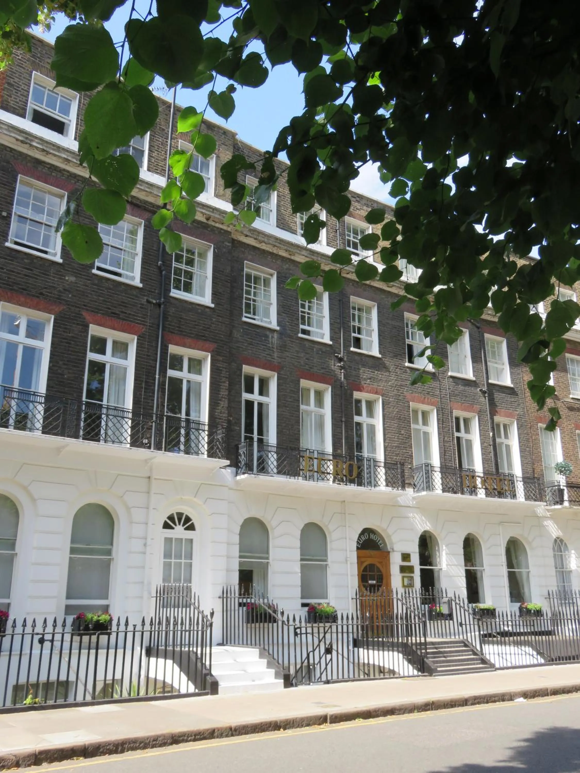 Facade/entrance in Euro Hotel