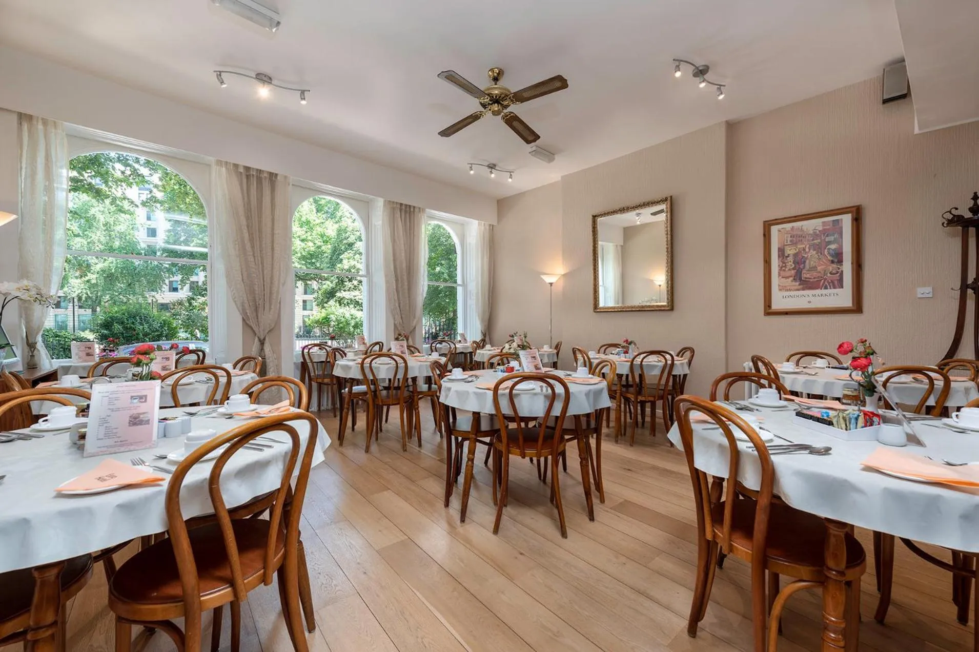 Restaurant/places to eat in Euro Hotel