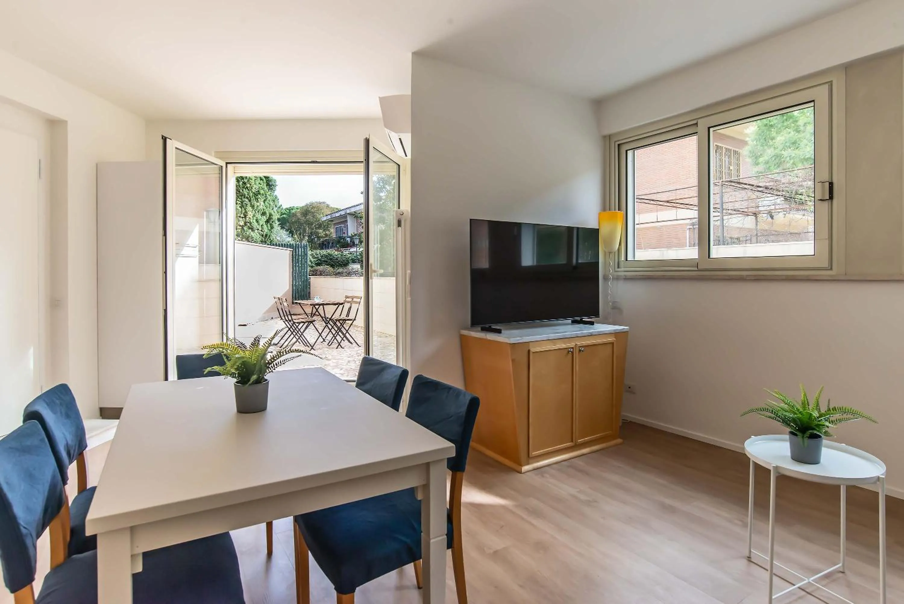 Communal lounge/ TV room in Appartamenti Tre Fontane