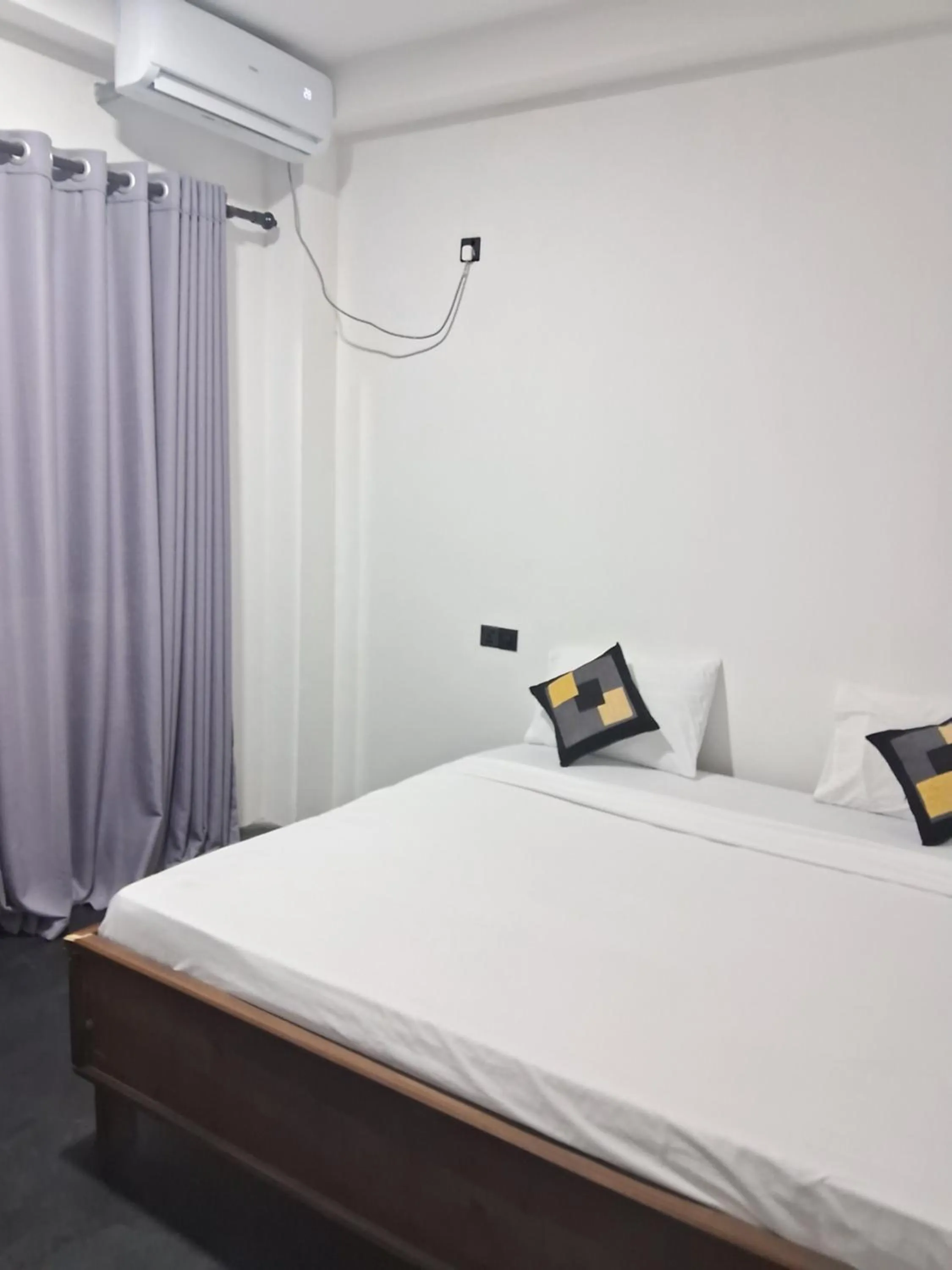 Bed in RKO Villa27 - Unawatuna