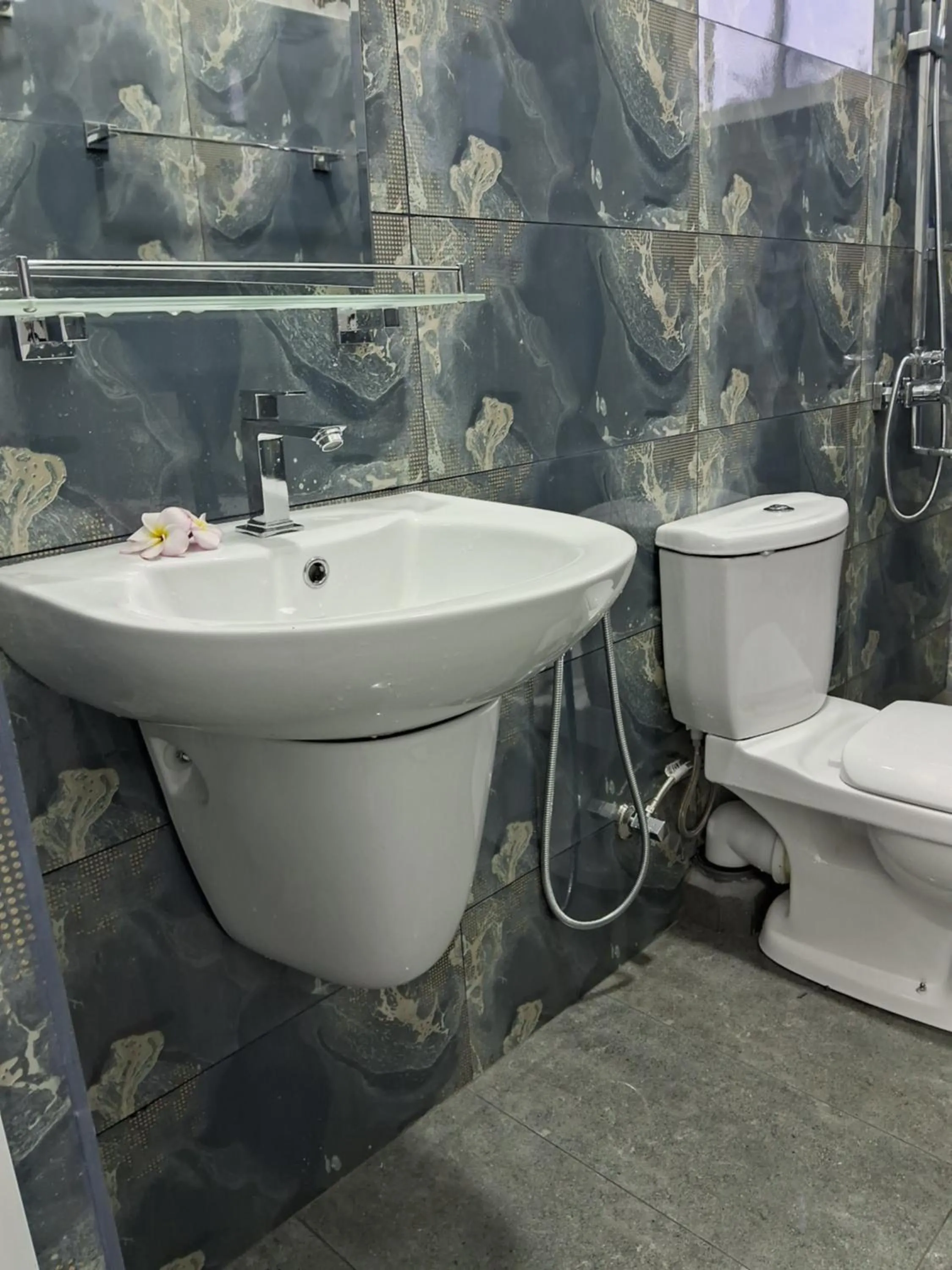 Bathroom in RKO Villa27 - Unawatuna