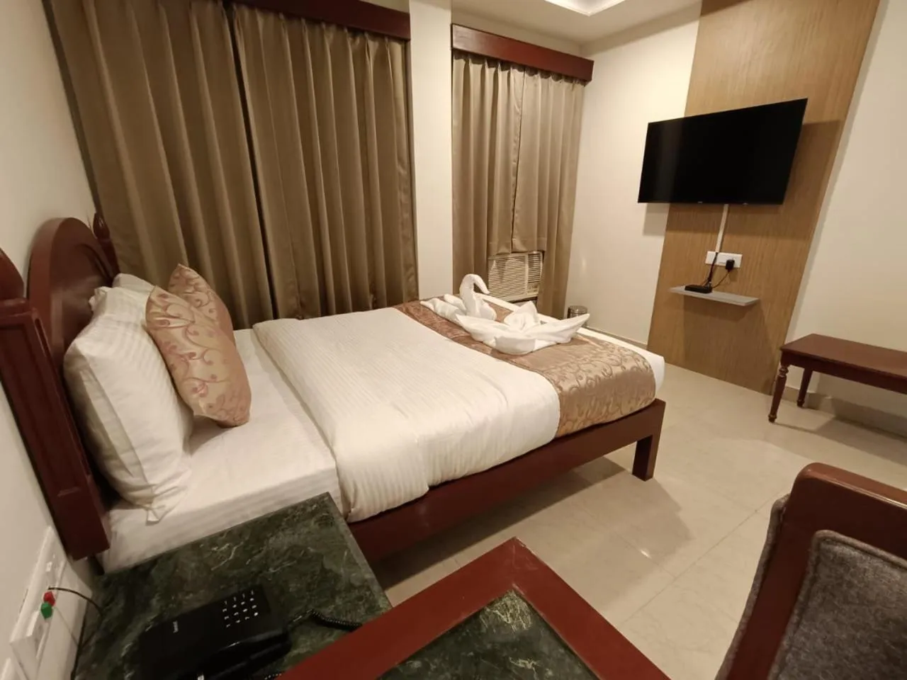 Bedroom, Bed in Hotel Monsoon Palace Guwahati