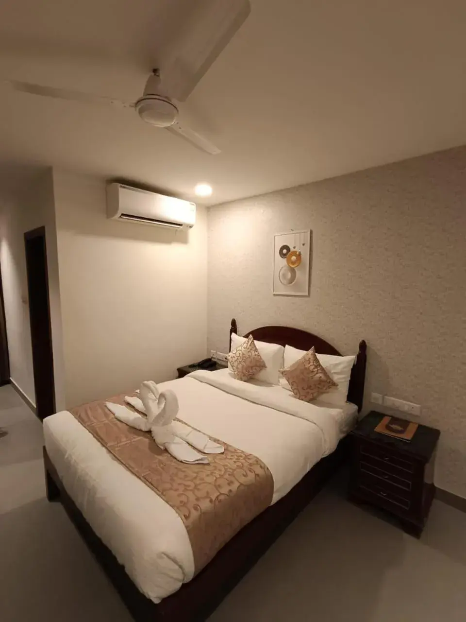 Double Room in Hotel Monsoon Palace Guwahati Double Room in Hotel Monsoon Palace Guwahati