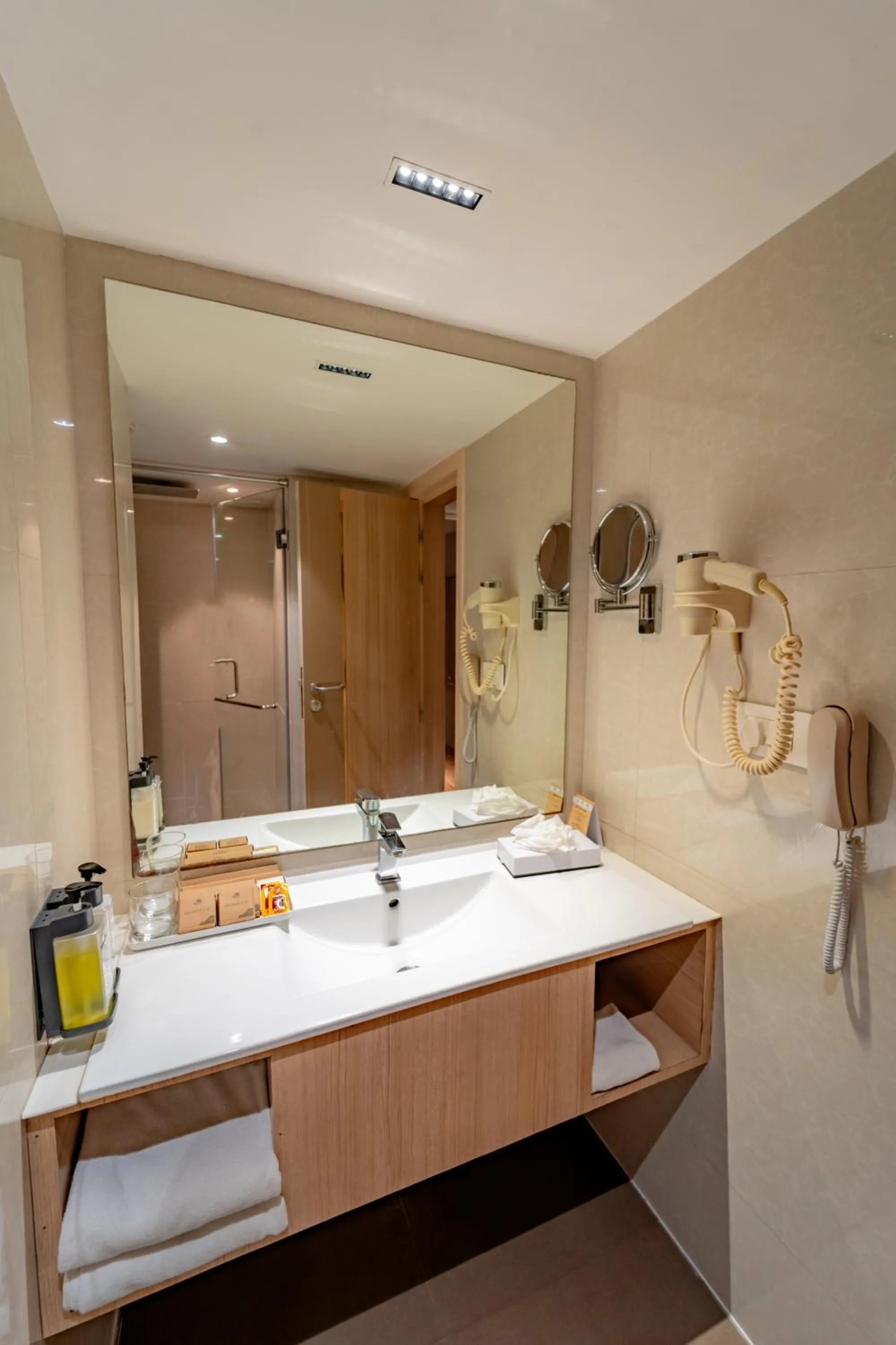 Bathroom in Effotel By Sayaji Indore