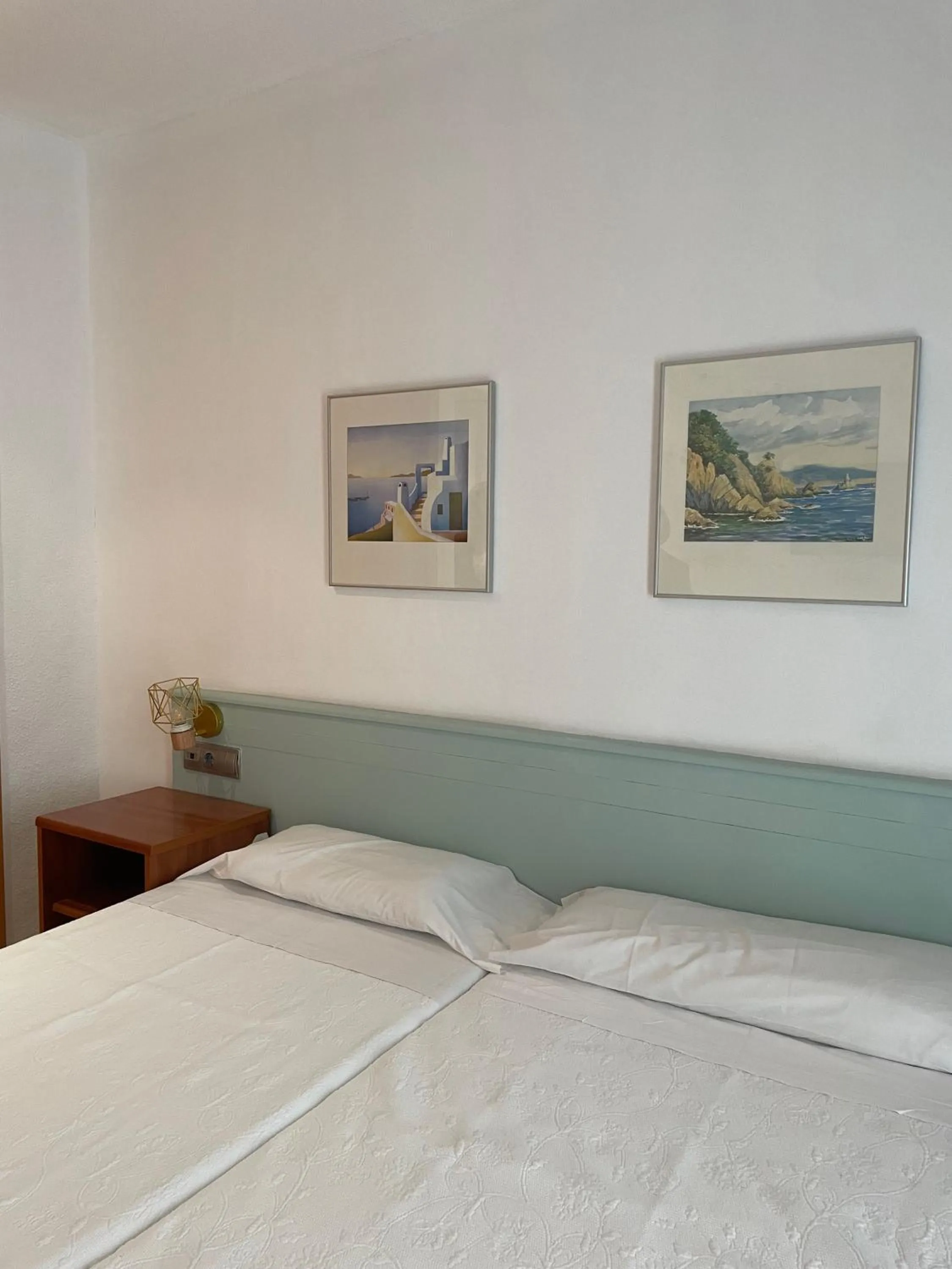 Photo of the whole room, Bed in Fleming Center by Punta 25 Hotels Group