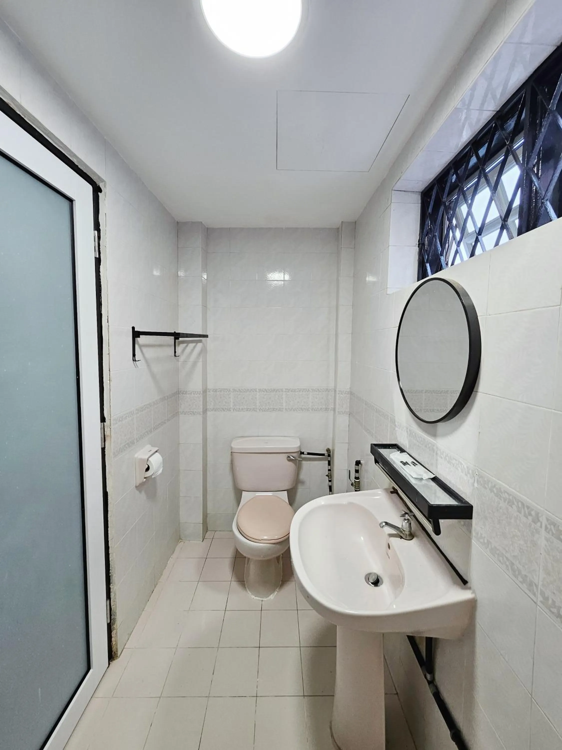 Shower in Luna Hotel by Moonknight