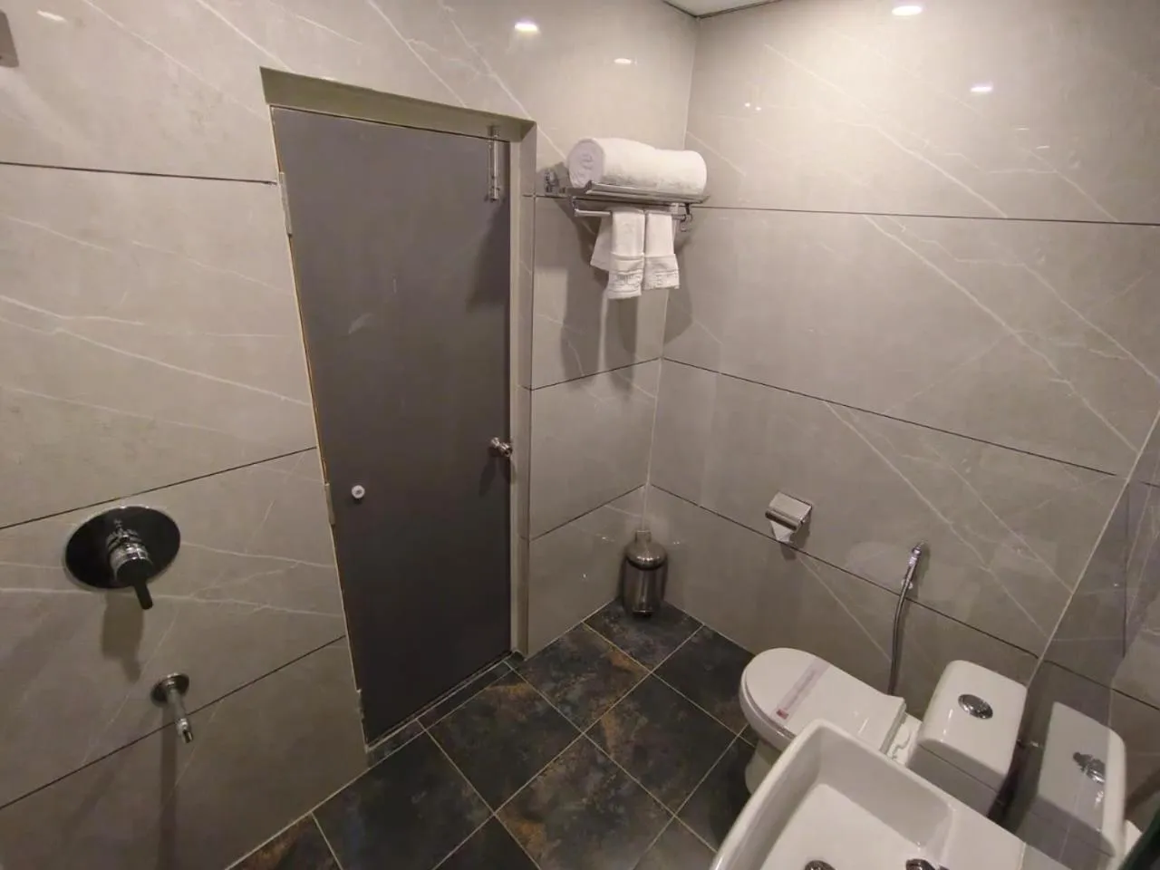 Shower in Emerald Urban Comforts