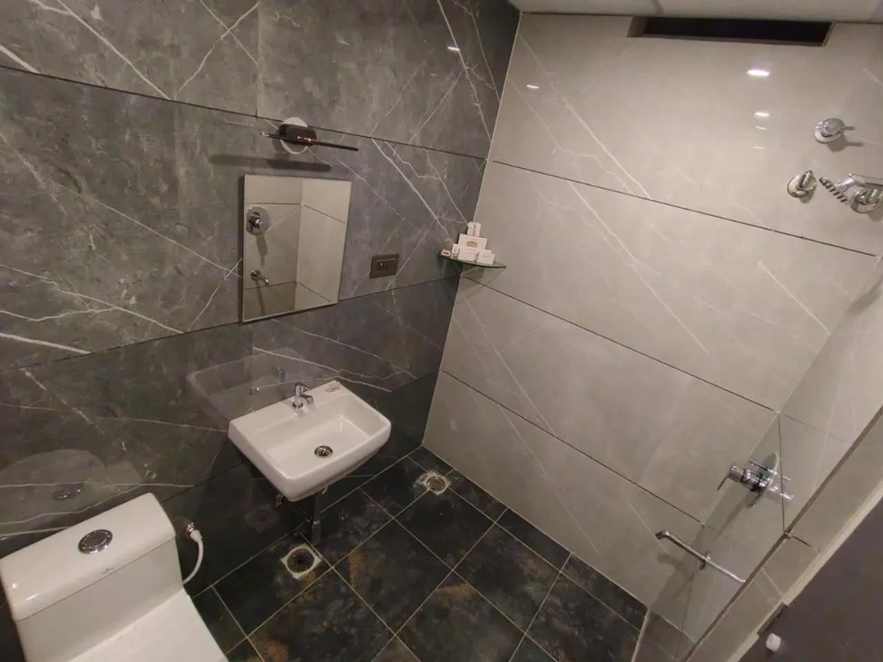 Shower in Emerald Urban Comforts