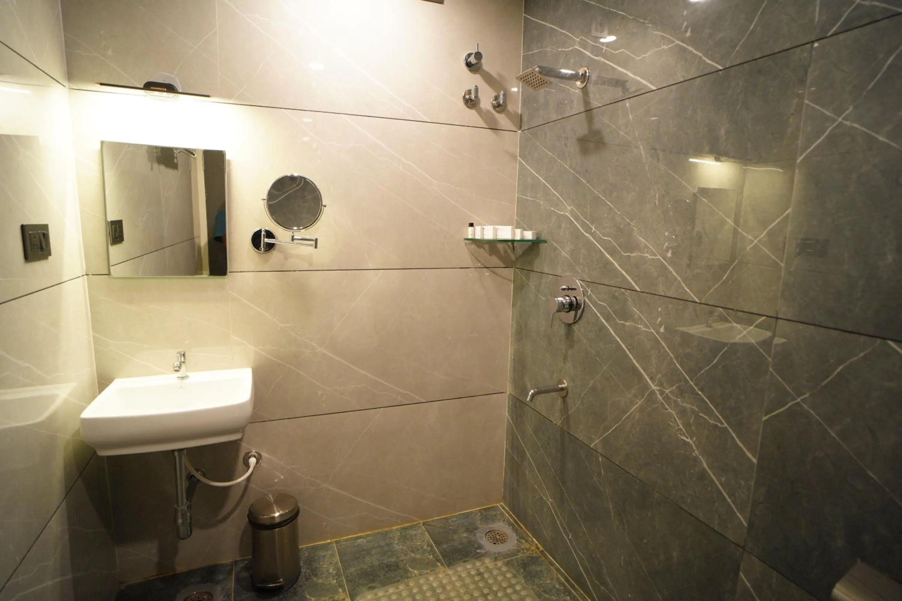 Shower in Emerald Urban Comforts