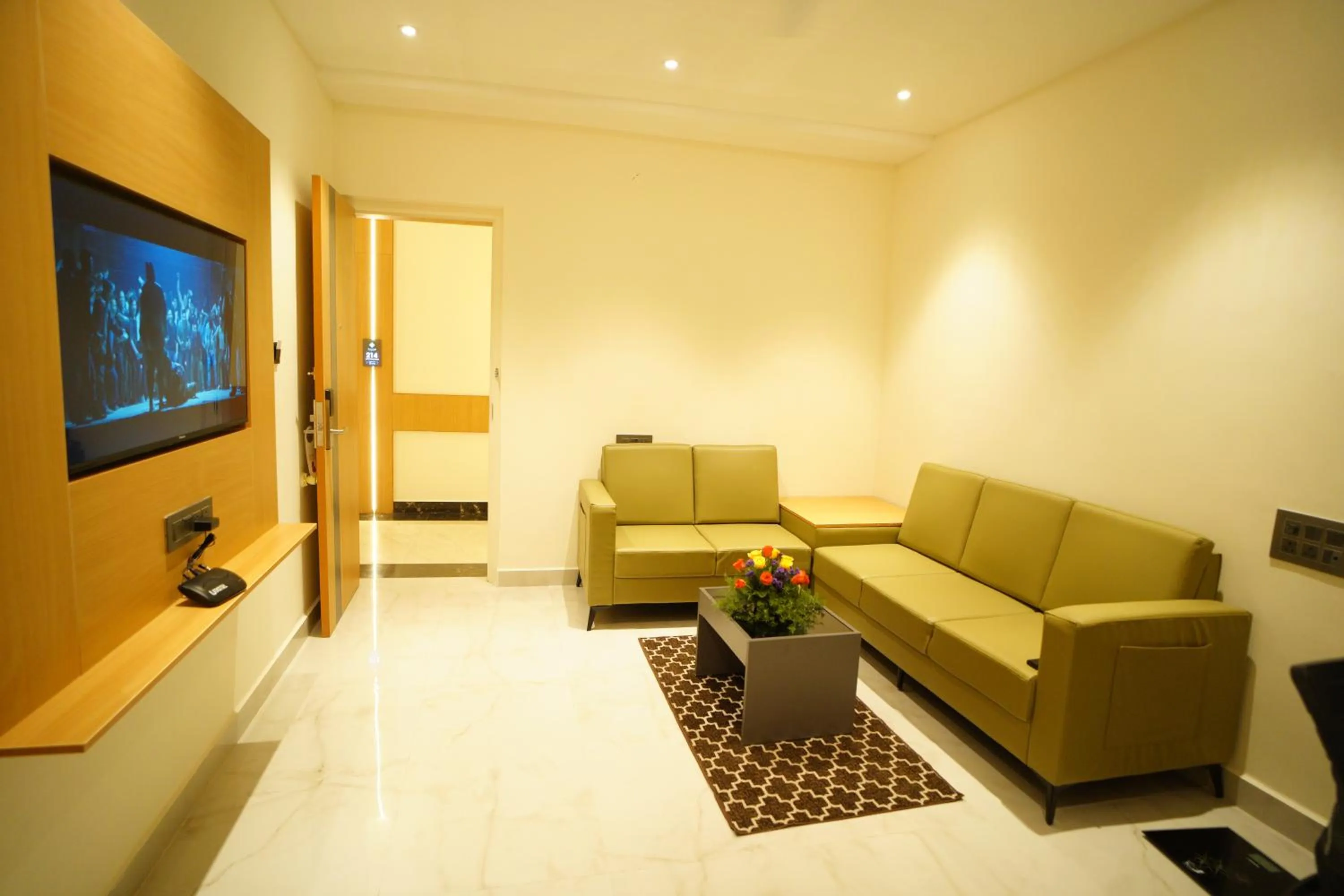 Communal lounge/ TV room in Emerald Urban Comforts