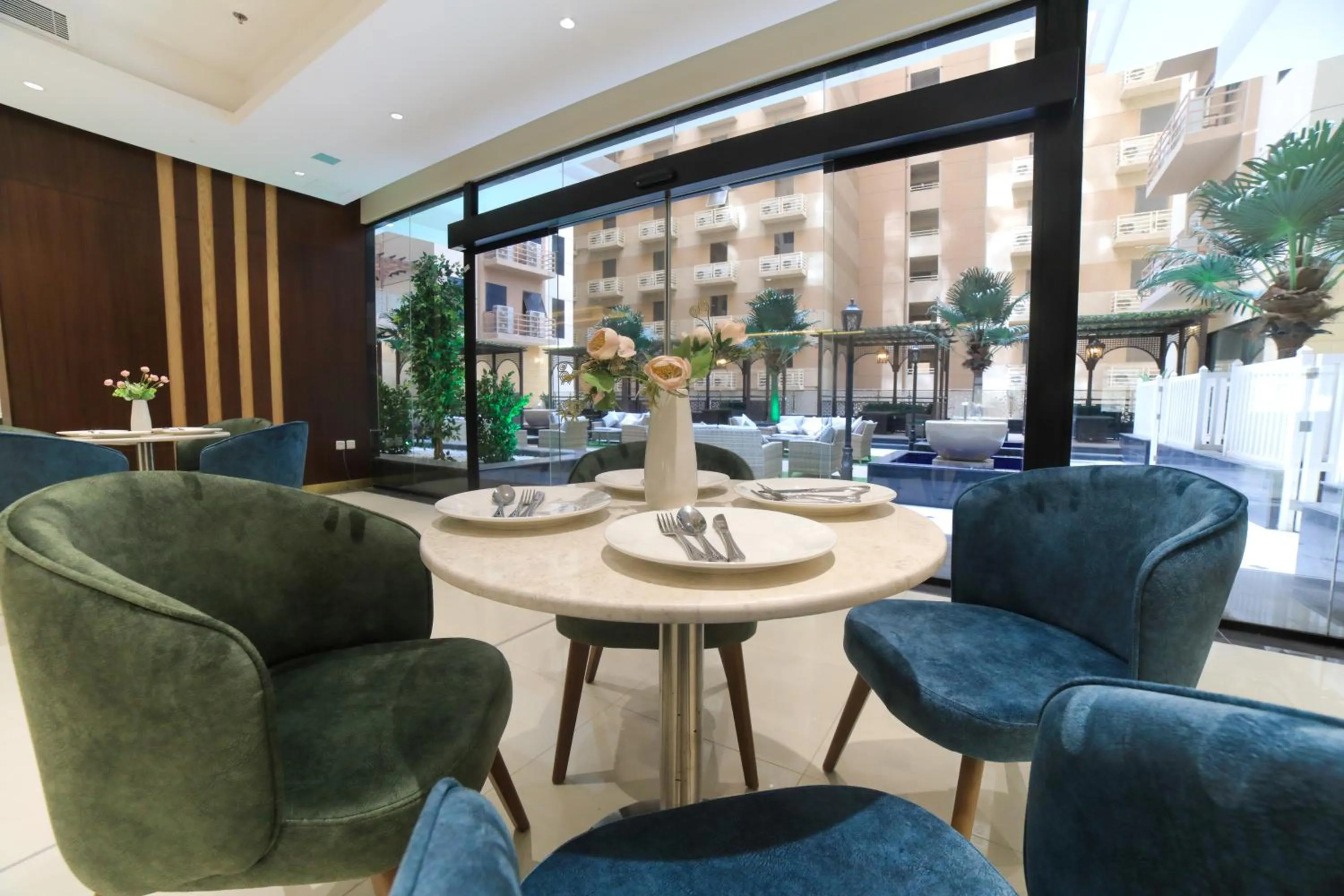 Restaurant/places to eat in TIME Ruba Hotel & Suites