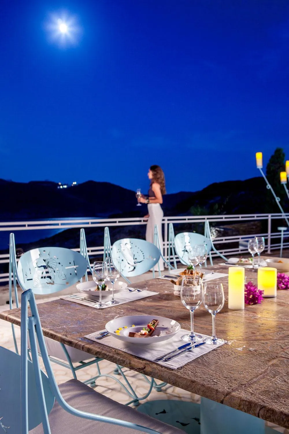 Restaurant/places to eat in Agalia Luxury Suites