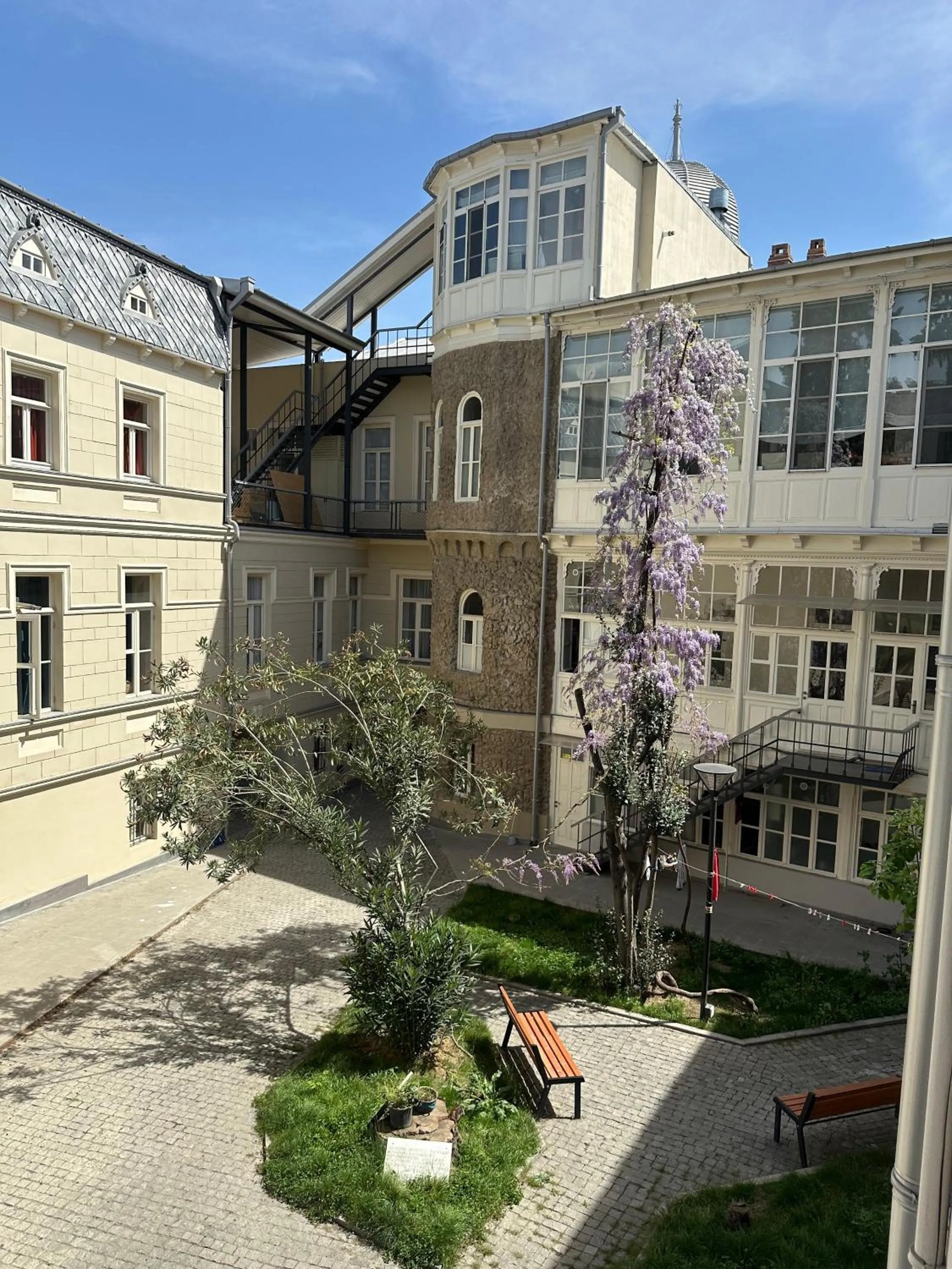 Inner courtyard view in Art Nova 10 COMPACT