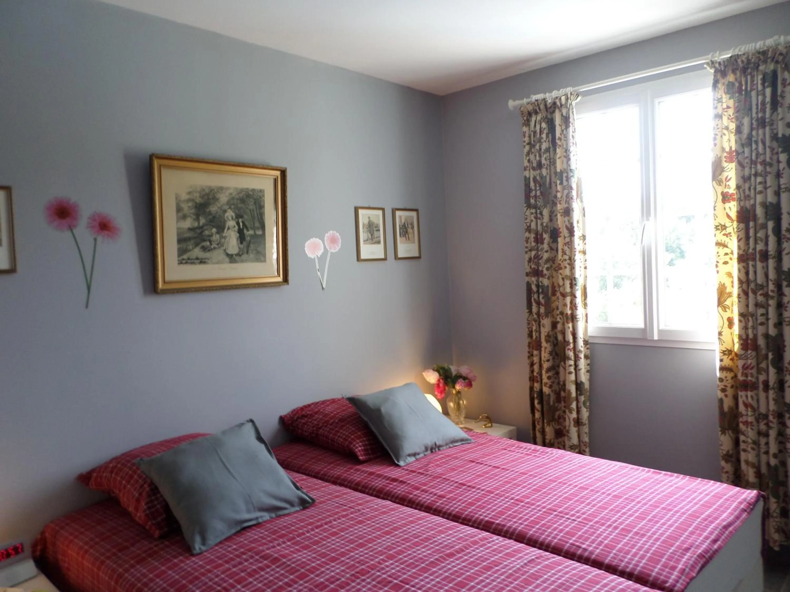 Bedroom, Bed in Les Broussous