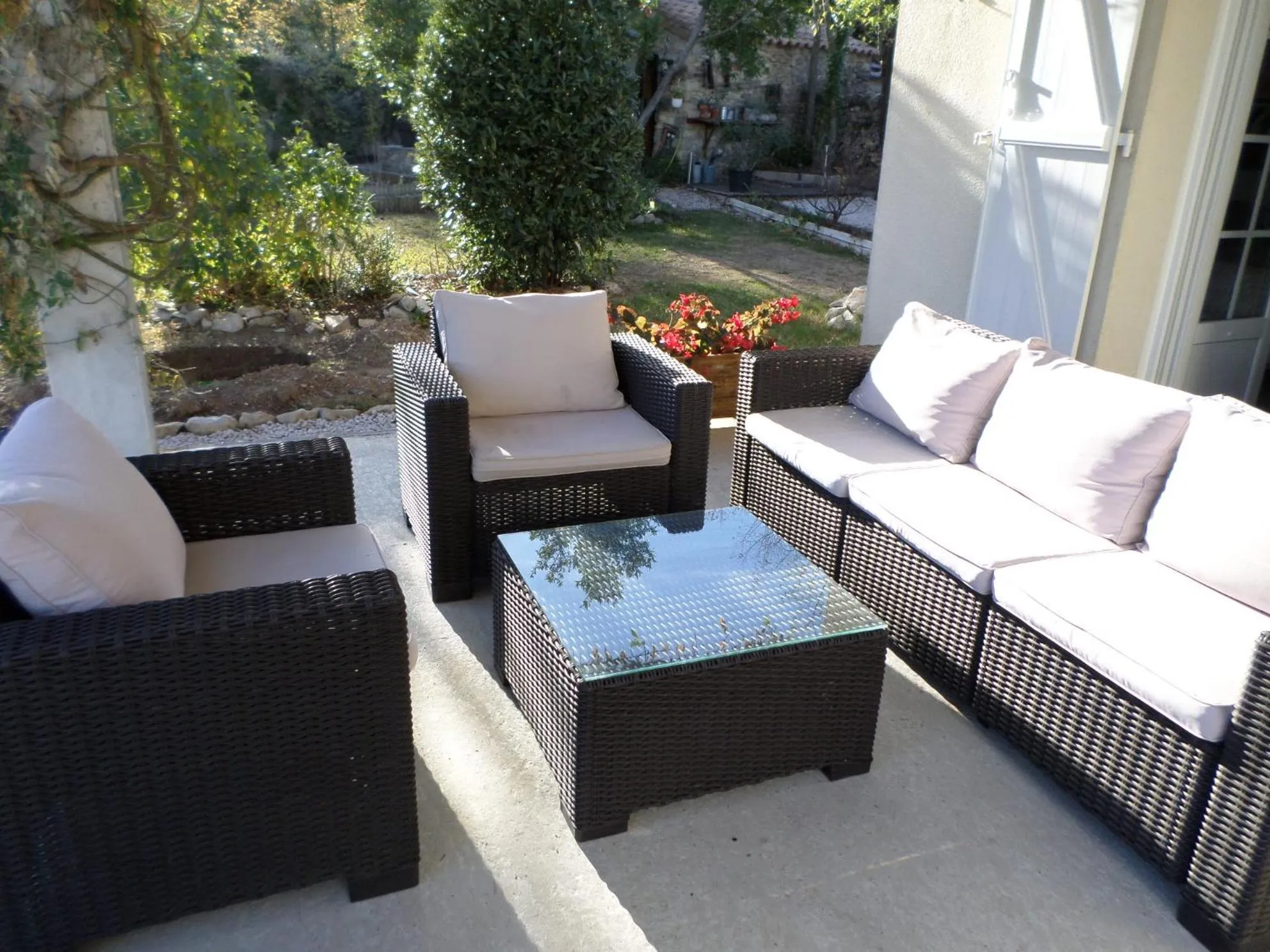 Area and facilities in Les Broussous