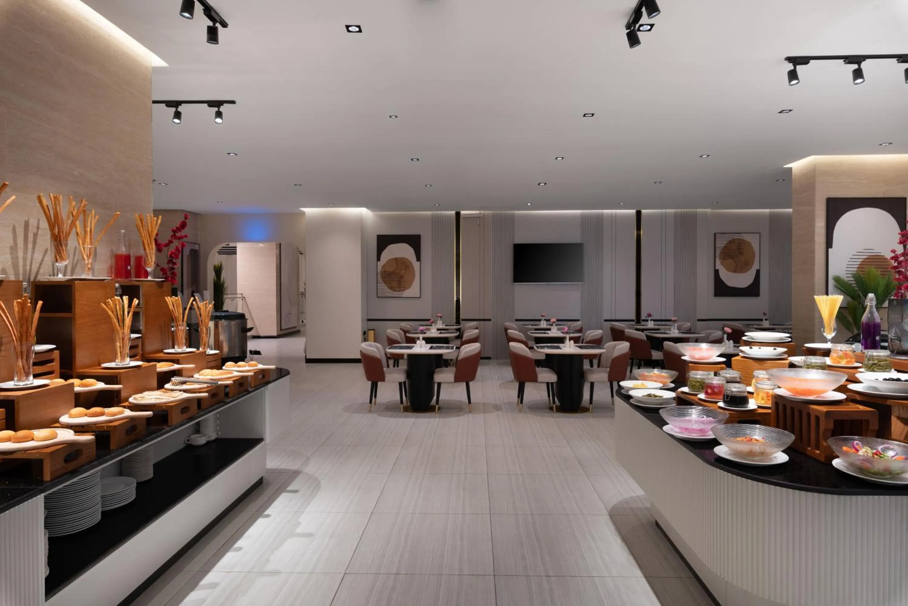 Restaurant/places to eat in Enala Hotel- Umluj