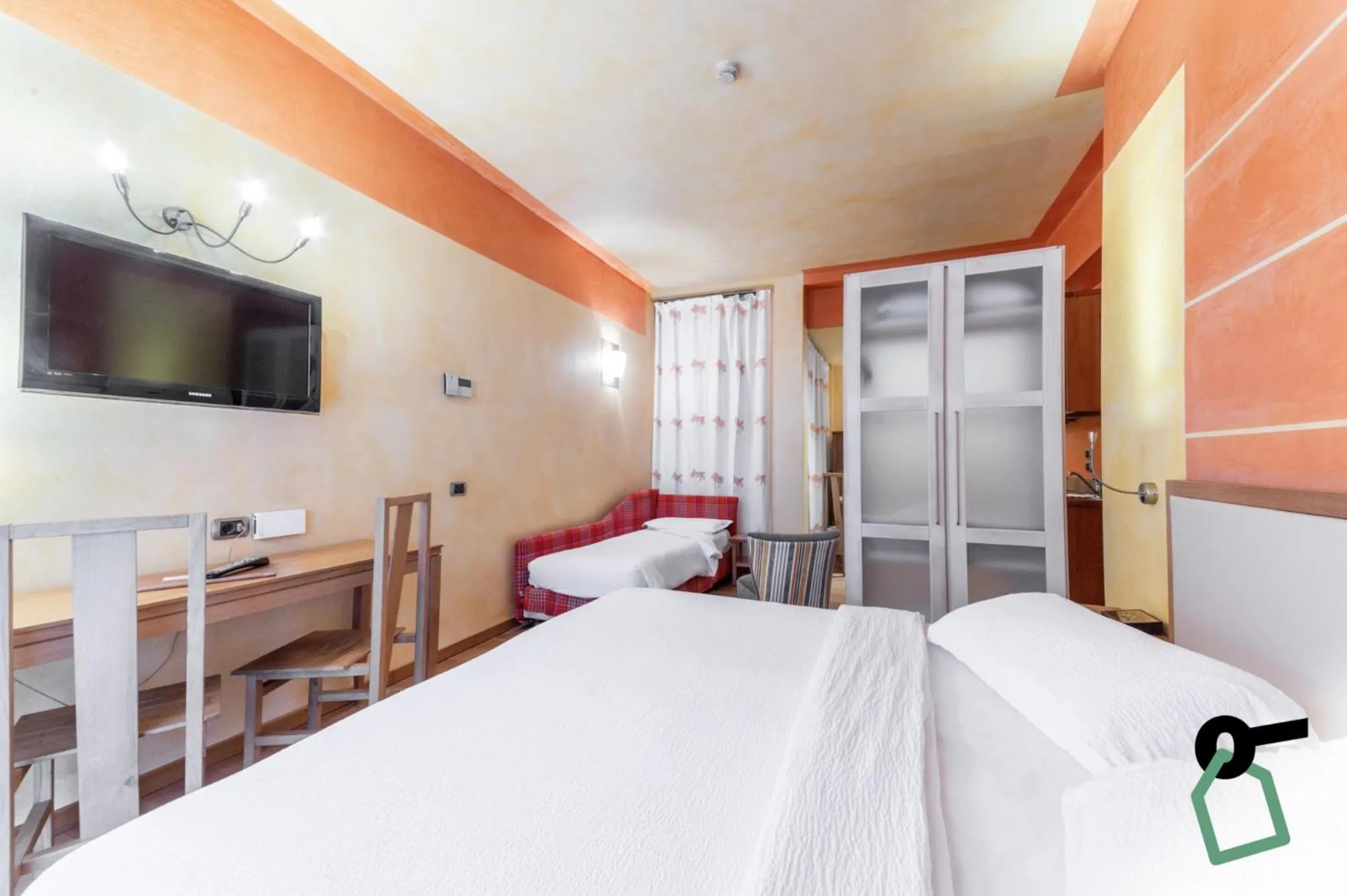 Photo of the whole room in HOTIDAY Discovery - Residence Verona