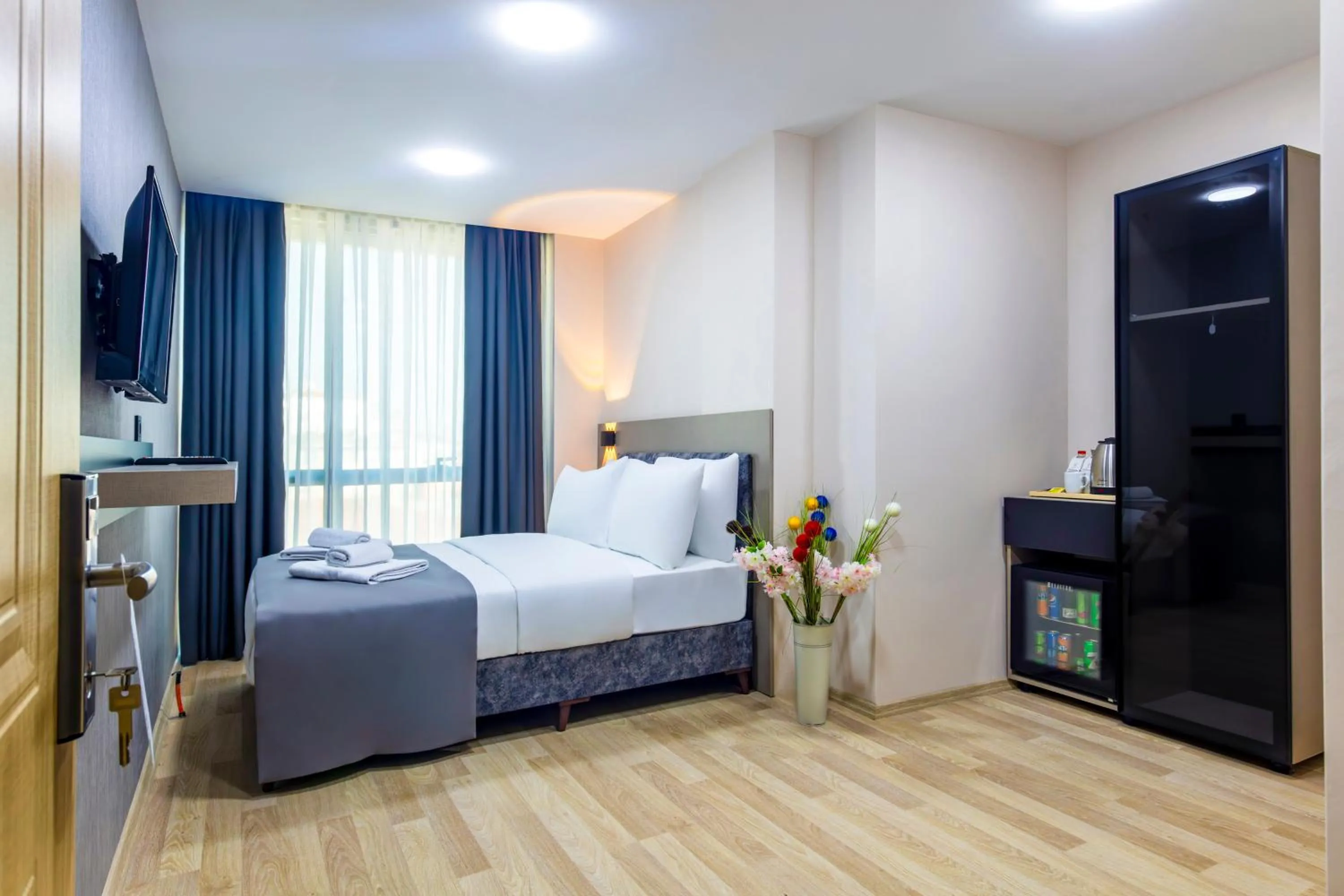 Photo of the whole room, Bed in The Business Class Hotel