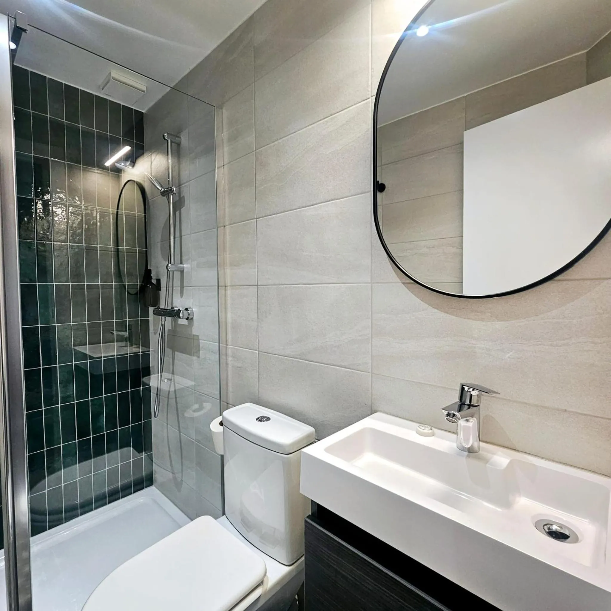 Bathroom in George Hotel