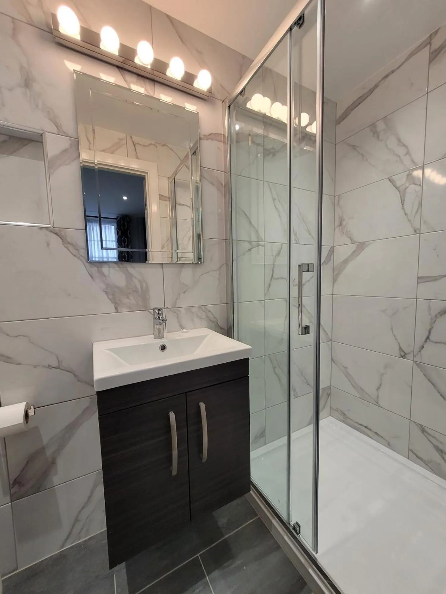 Bathroom in George Hotel