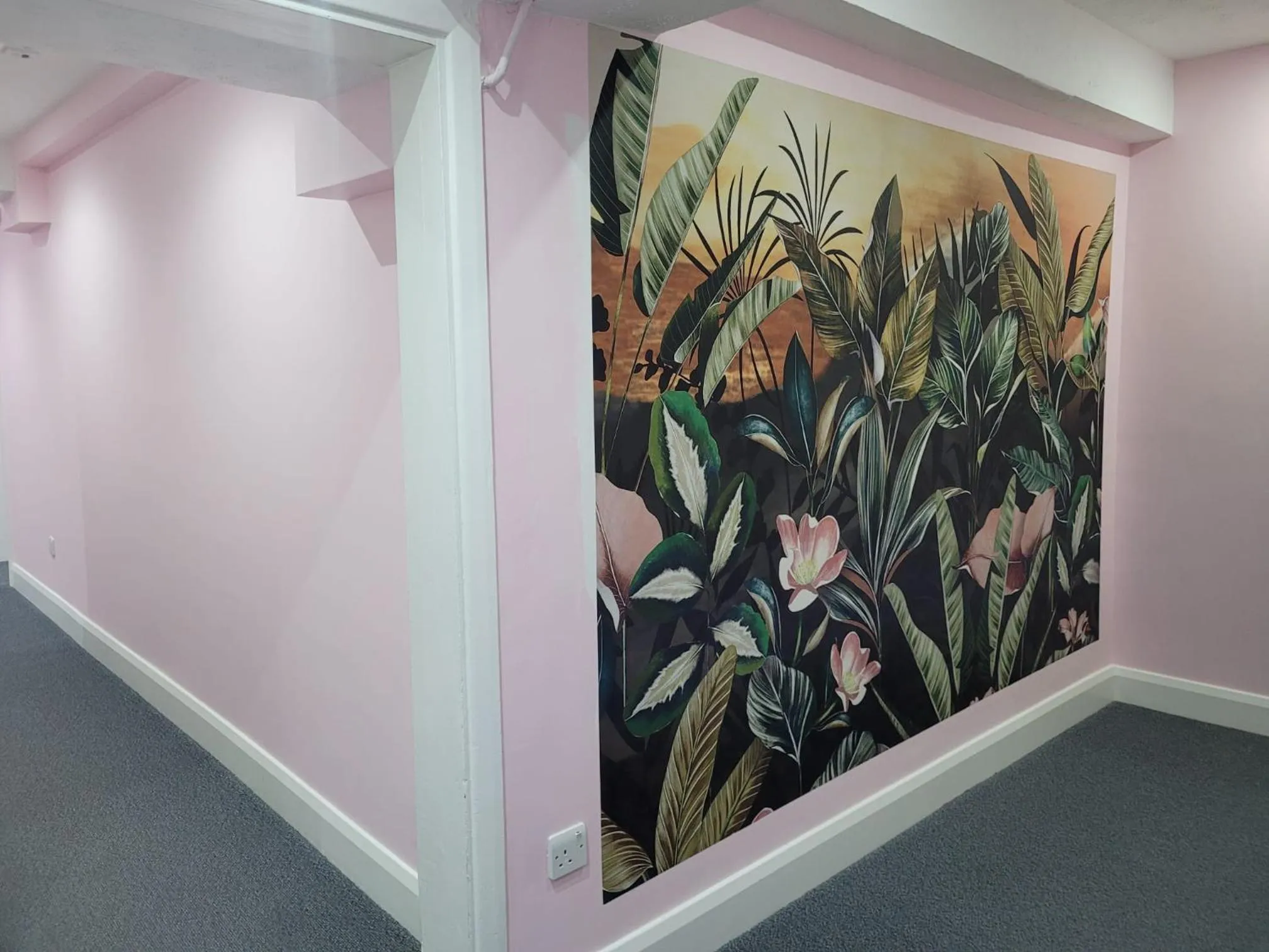 Decorative detail in George Hotel