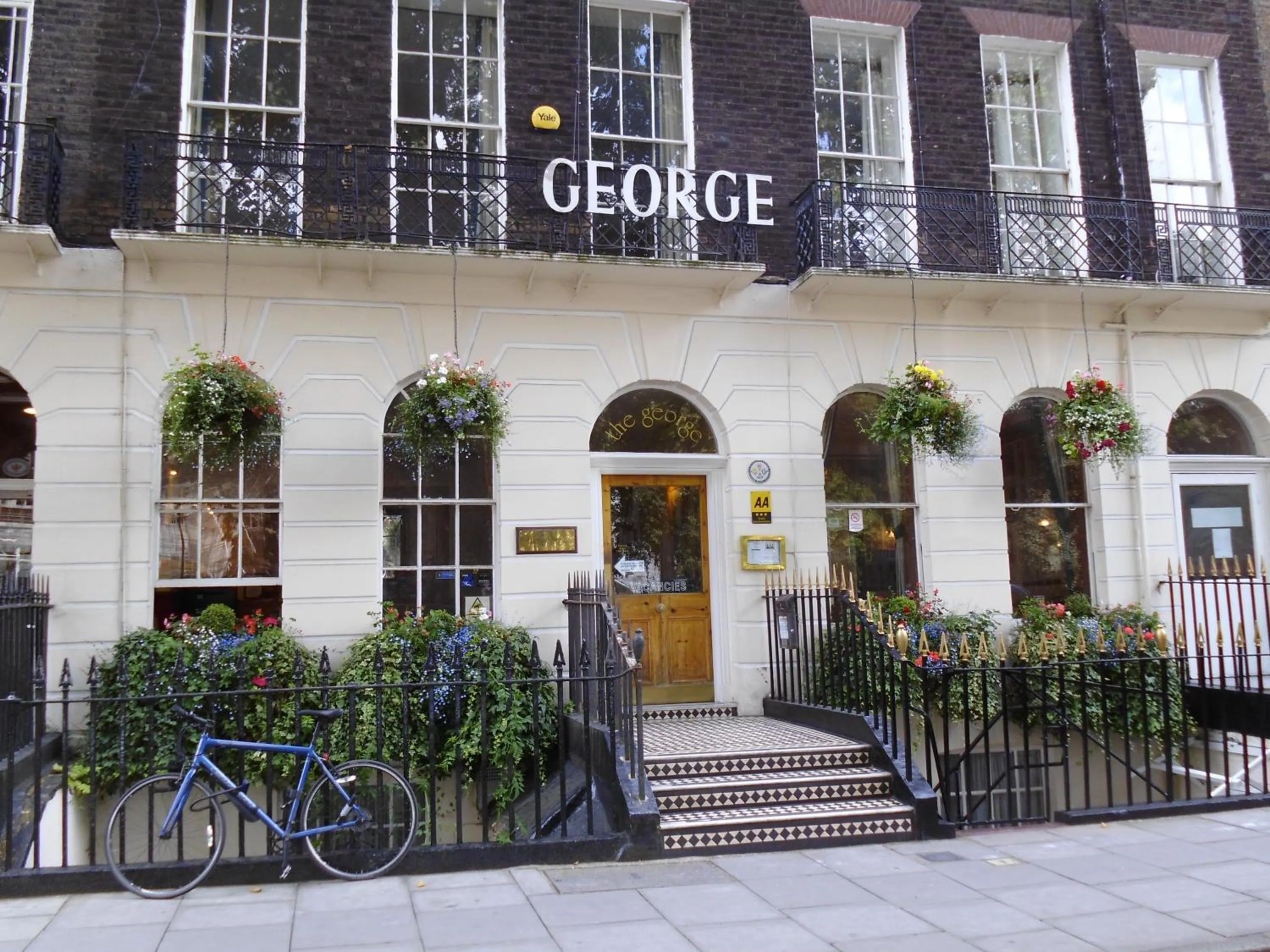 Facade/entrance in George Hotel